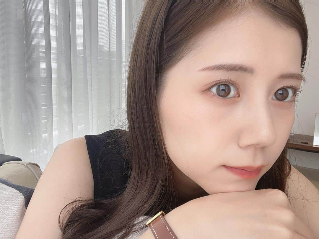 今井美桜さんのインスタグラム写真 - (今井美桜Instagram)「CLIO  キルカバーフィクサークッションファンデーション SPF50+ PA++++ 油分にも水分にも強いセミマットクッションでマスクに付きづらいの！カバー力もあるけど自然でいい感じ🌱  デューイシロップティント 03バンナムコーラルビュー 艶感がでて、ぷるんと仕上がる！ ティッシュオフするとマスクにつかなくて◎  プロアイパレット #15 キャンバス上の春の日差し マット、グリッターなど多様なテクスチャー！ 発色良くて伸びも良かった！  CanCam編集部から新商品を試す機会を頂きました☺️ #キルカバー #clio #クリオ   #CanCam_CLIO #pr」5月26日 23時17分 - mio_ima49