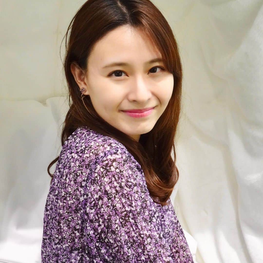 望木聡子さんのインスタグラム写真 - (望木聡子Instagram)「1000投稿目🎁 たまに気を抜いちゃう時もありますが いつも見守ってくださりありがとうございます。  ちなみにインスタライブって需要ありますか？ 何曜何時なら皆さん見てくれるかなあ？  お知らせ👒 #中京スポーツ きのうの夕刊に これからの仕事観や グラビア初挑戦の思い出など掲載していただいています。  イラストの読者プレゼントも！ 自分のイラストがプレゼント企画になるなんて 光栄です🙈💦 応募してみてくださいね。  #メーテレ #メーテレ60th #メーテレ60周年アンバサダー #アナウンサー #望木聡子」5月27日 12時08分 - satoko_mochiki
