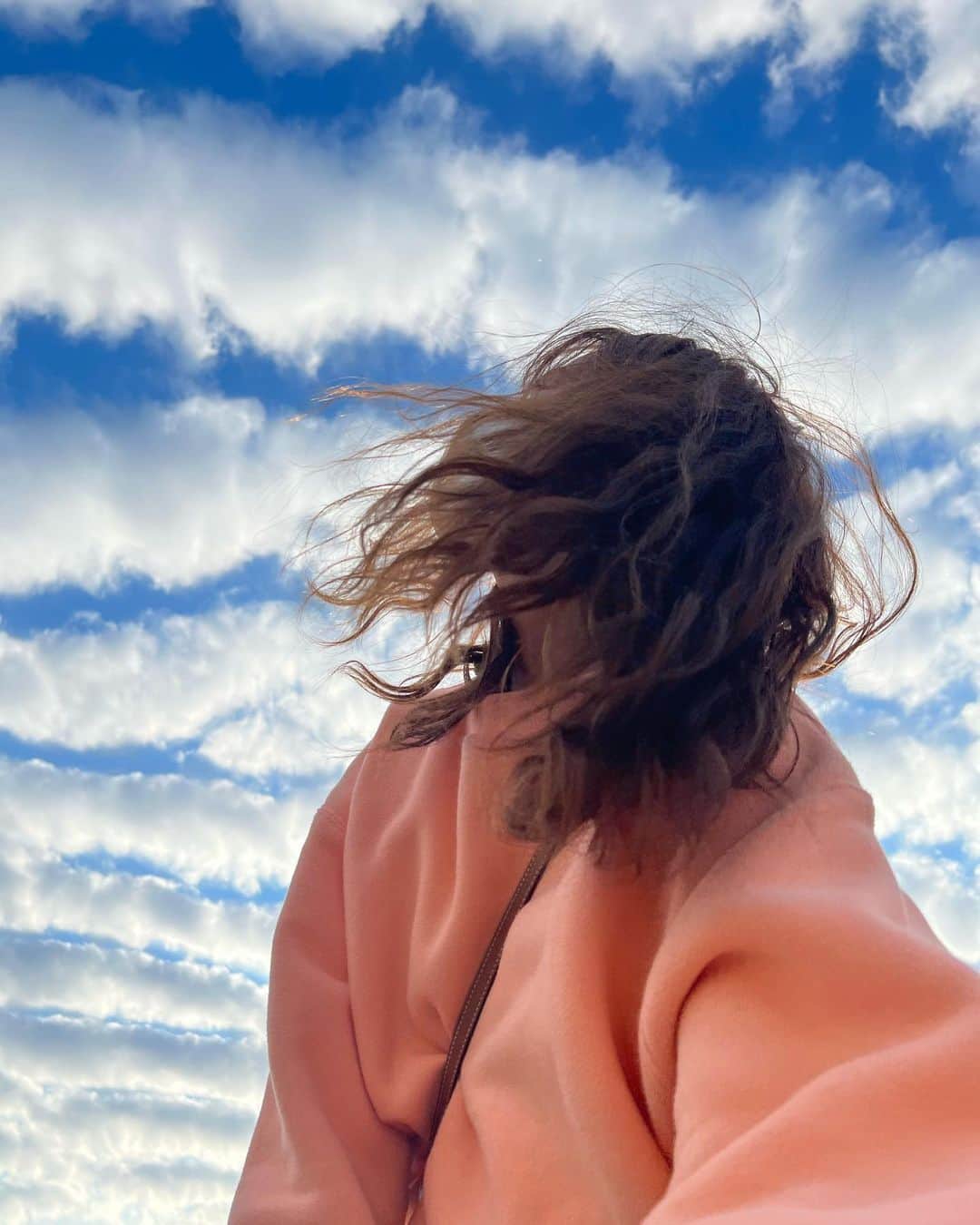 コ・アラさんのインスタグラム写真 - (コ・アラInstagram)「#몽실몽실 ☁️#예쁜구름#너무신났니?#얼굴실종 😌💕」5月27日 13時14分 - ara_go_0211