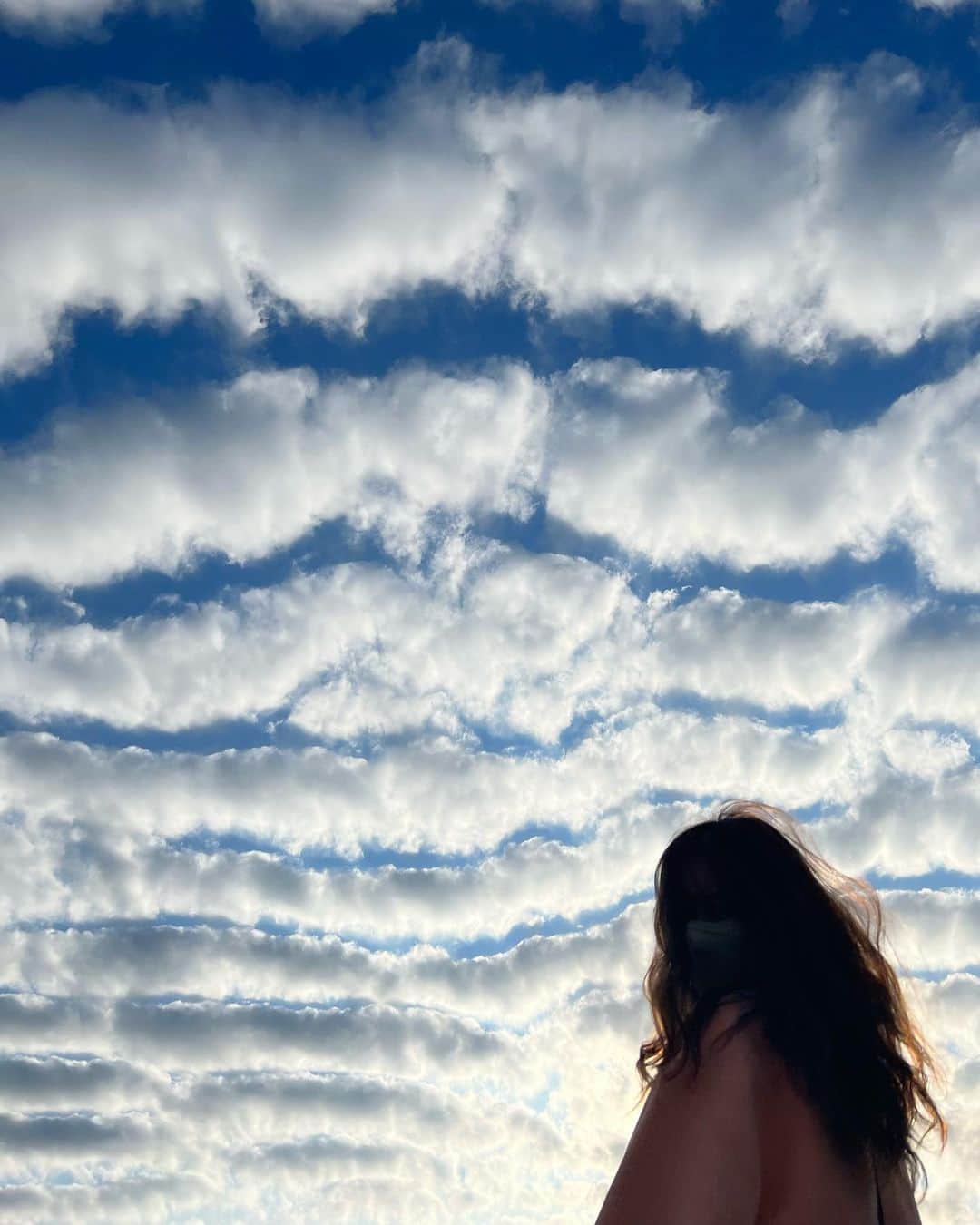 コ・アラさんのインスタグラム写真 - (コ・アラInstagram)「#몽실몽실 ☁️#예쁜구름#너무신났니?#얼굴실종 😌💕」5月27日 13時14分 - ara_go_0211
