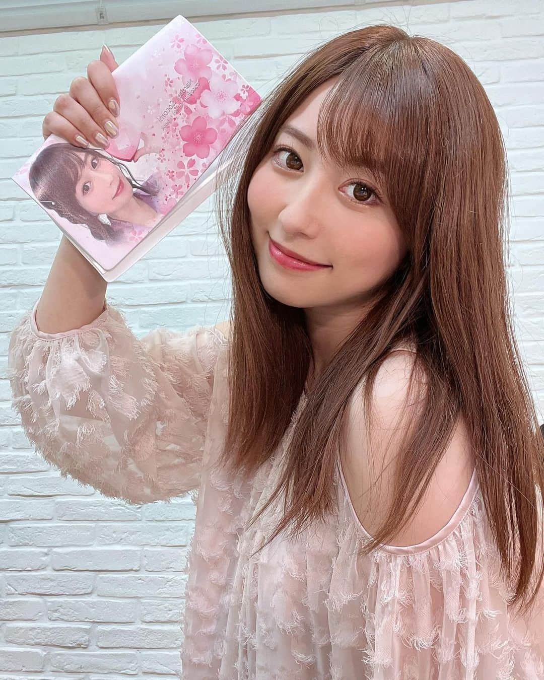 成瀬心美さんのインスタグラム写真 - (成瀬心美Instagram)「🫶  今日はYouTubeライブに 明日は渋谷にてイベント！✨  盛りだくさんでみんなと お話できるの嬉しいよー☺️  今日のYouTubeライブは 自分のチャンネルから久々に！✨  ラジオのスタッフさんとやるんだけど どうなるやら☺️  色々考えて 番組仕立てでお届けのよう？  でも今回はまだ プレオープン的な感じで 見てもらえたら嬉しいです✨  チャットも沢山読むから みんなコメントしてね📝  そういえば お姫様みたいな 格好あります⁉️  ってスタッフさんに聞かれたんだけど お姫様は、、🤔  出来る限り お姫様で向かいます←  ではでは、 今日の21時にね！ 私のチャンネルだから 待ってるねー🫶  #youtube #live #event」5月27日 13時50分 - coco3ndazo