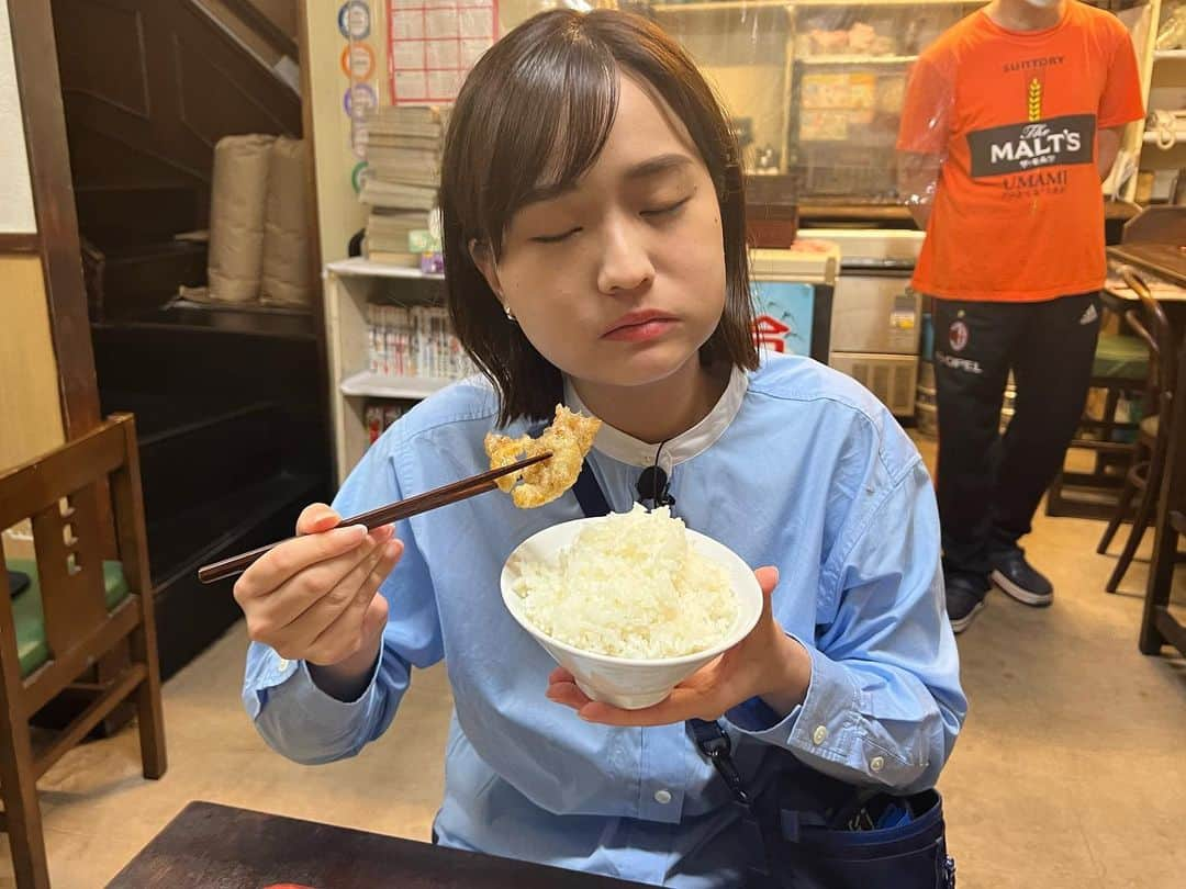 篠原梨菜さんのインスタグラム写真 - (篠原梨菜Instagram)「#朝5時の美味time きのうは東京・大田区 大田市場の中にある中華料理店 香楽園から！ 24時間営業。ボリューム満点の料理！ 市場で働く皆さんの胃袋を支えます！ 1番人気の揚げ豚肉の甘酢がけを😋 ジューシーながら甘酢のさっぱりとした後味！ご飯が進むコク深い味わいです😍 今日はこれから　土曜朝6時木梨の会。😍 #早朝グルメ #thetime_tbs #大田市場 #香楽園 #中華 #24時間営業 #揚げ豚肉の甘酢がけ #tbs」5月28日 5時54分 - shinorinatbs