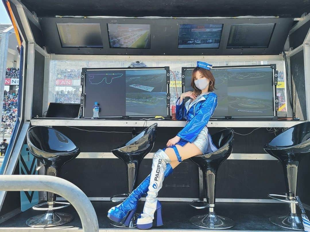 益田アンナさんのインスタグラム写真 - (益田アンナInstagram)「今日も一日楽しもう🫰😗  #pacificcarguyracing#pacificracingteam #supergt#レースクイーン#ホロパシレーシング」5月28日 10時00分 - anna_masuda