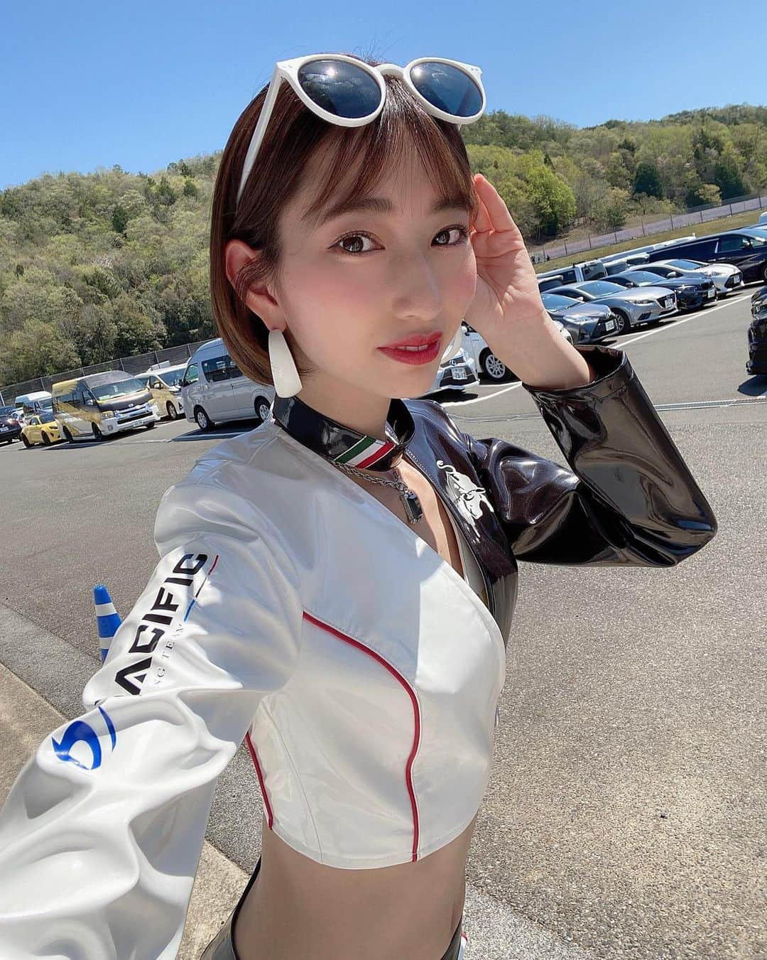 早川みゆきさんのインスタグラム写真 - (早川みゆきInstagram)「. おはようございます☀️  この度、レースクイーン大賞新人部門にエントリーしました！！  1度しかないレースクイーン1年目、グランプリ目指して頑張ります！！！  早速今日の鈴鹿サーキットからギャルパラという雑誌購入での先行投票が始まります🏁 応援していただけると嬉しいです😭💕  #レースクイーン大賞　#レースクイーン　#レースクイーン大賞2022 #レースクイーン大賞2022新人部門 #RQ #鈴鹿サーキット　#ギャルパラ　#ギャルズパラダイス　#くびれ　#SUPERGT #SUPERGT2022」5月28日 10時13分 - miyuki_hykw