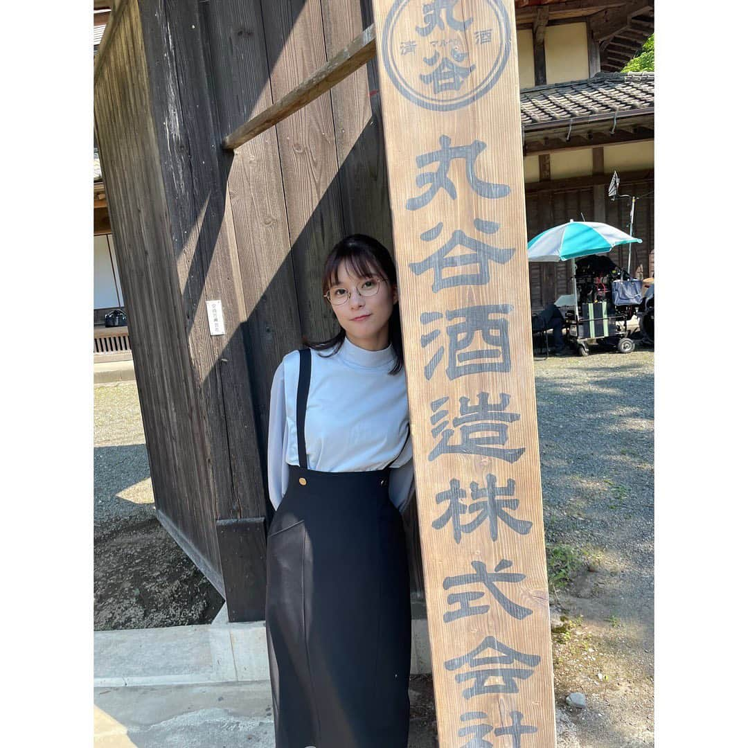 芳根京子さんのインスタグラム写真 - (芳根京子Instagram)「今夜は #俺かわ 第7話の放送です🍺🧡💚  丸谷さんのご実家に行きまして🍶 丸谷さんのお父様、お母様にお会いしましたが、どうなるんですかねぇ。 なんだか不思議なお父様ですねぇ。  ３、４枚目、 びっくりするくらい前髪ぱっかーん。  #俺の可愛いはもうすぐ消費期限⁉︎」5月28日 14時44分 - yoshinekyoko