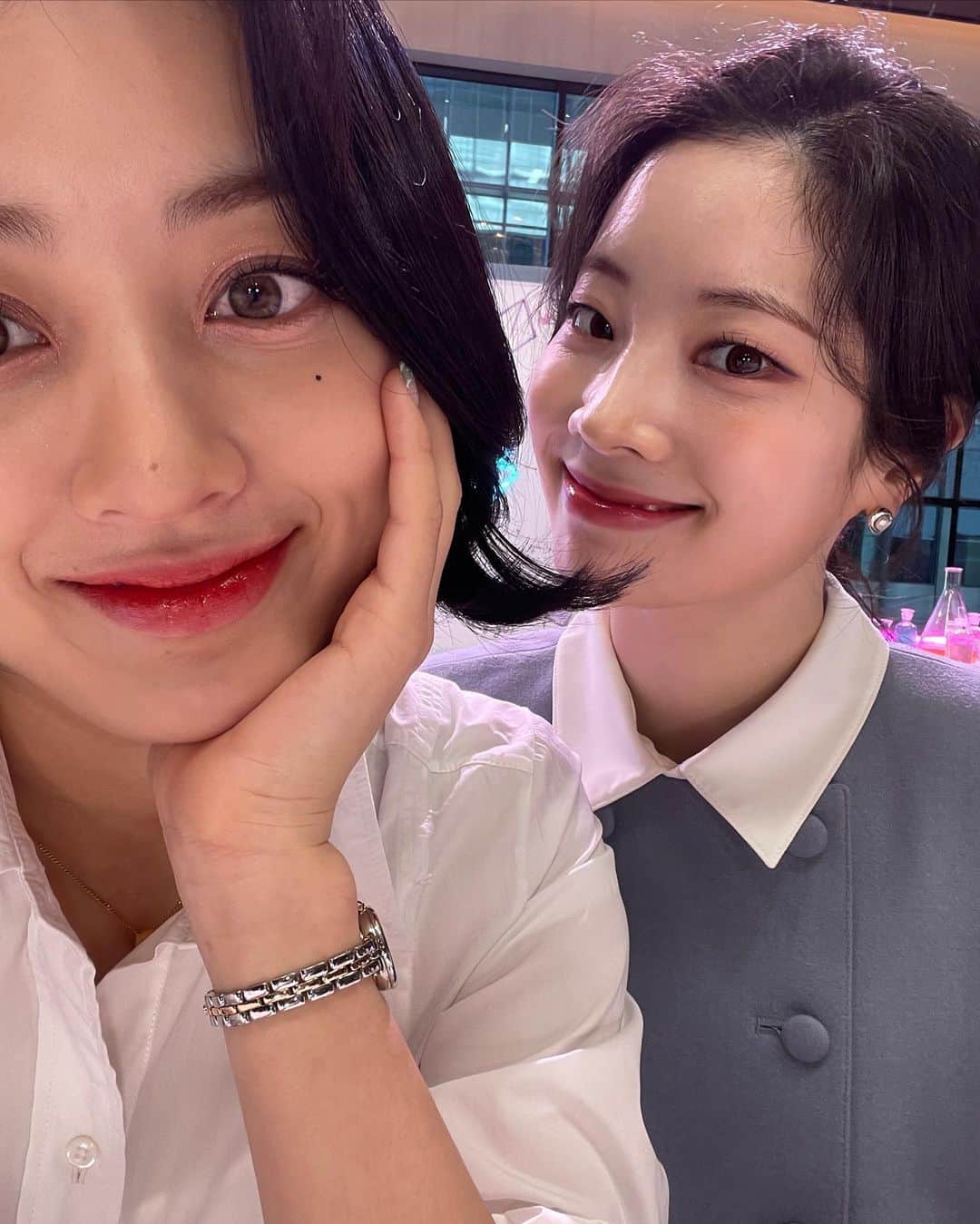 TWICEさんのインスタグラム写真 - (TWICEInstagram)「둡두비 생일추카한디야🤍🤍🤍🤍🤍🤍🤍요즘 많이 섹시해진 김스타선생님 기대할게요」5月28日 18時37分 - twicetagram