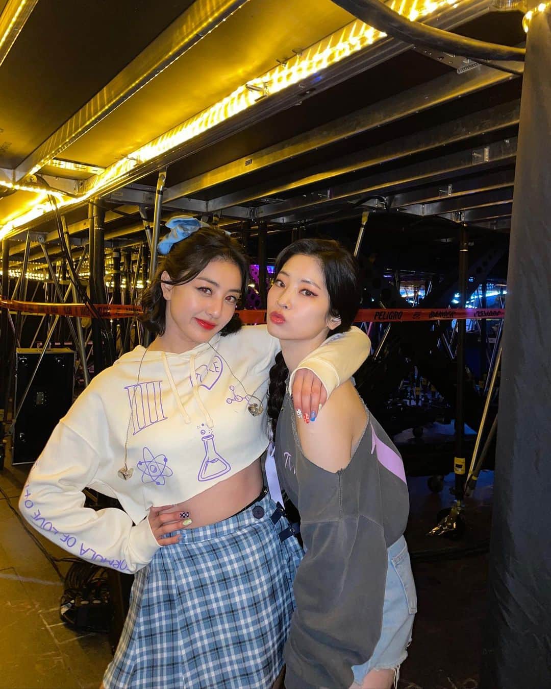 TWICEさんのインスタグラム写真 - (TWICEInstagram)「둡두비 생일추카한디야🤍🤍🤍🤍🤍🤍🤍요즘 많이 섹시해진 김스타선생님 기대할게요」5月28日 18時37分 - twicetagram