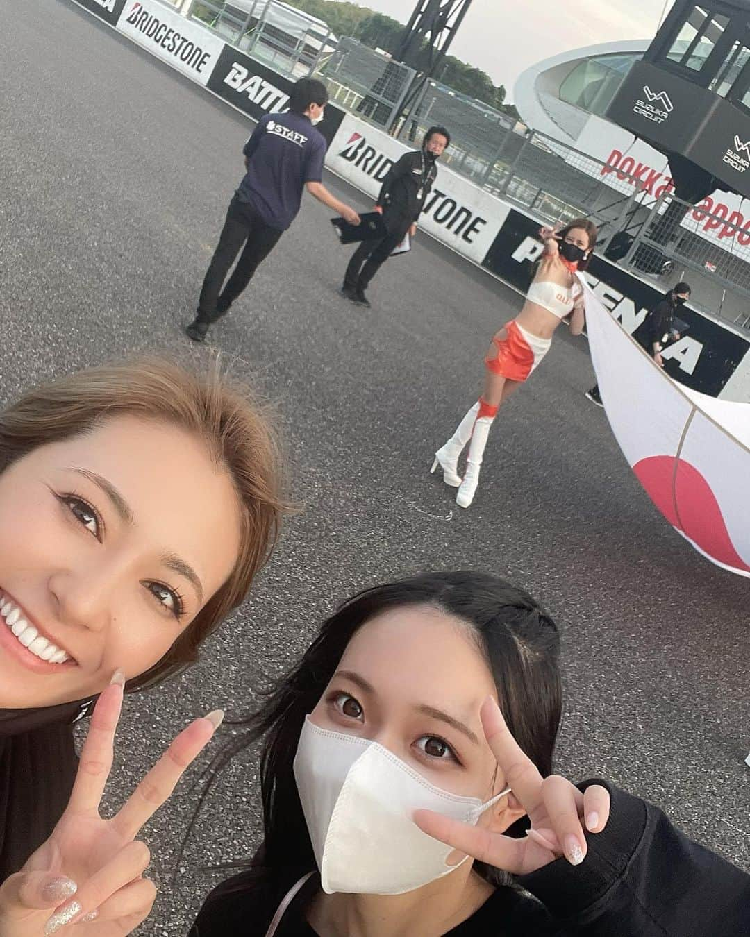 近藤みやびさんのインスタグラム写真 - (近藤みやびInstagram)「SUPER GT 鈴鹿予選  36号車TGR TEAM au TOM'Sは予選8番手でした！  明日はかなーり暑くなるみたいなので体調崩さないように沢山の応援よろしくお願いします📣  明日のグリッドボードは私が担当して、 フラッグガールはかこちゃん🚩  #supergt #鈴鹿 #サーキット #近藤みやび #みやび脚 #レースクイーンオブザイヤー #レースクイーン #au」5月28日 19時34分 - miyabiiiii_kondooooo