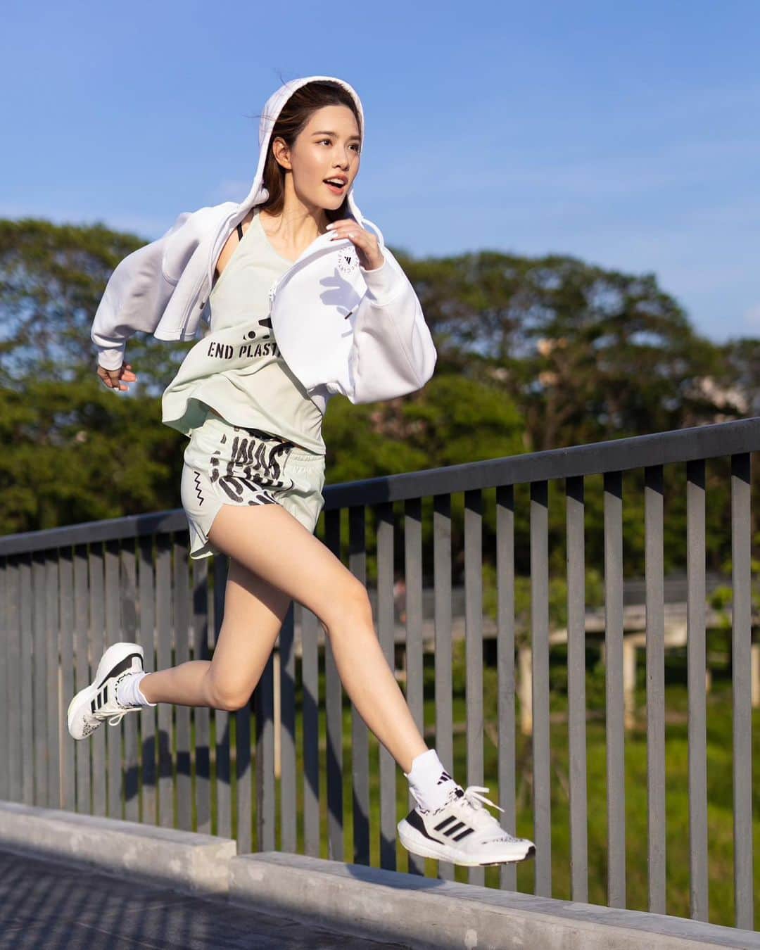 グレース＝カンクラオさんのインスタグラム写真 - (グレース＝カンクラオInstagram)「🏃🏻‍♀️☁️☀️🍃 #RunForTheOceans #EndPlasticWaste #adidasThailand @adidasrunning @adidasThailand」5月28日 19時39分 - gracekanklao