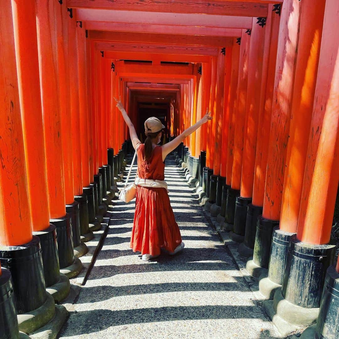 丸山奏子さんのインスタグラム写真 - (丸山奏子Instagram)「ヴェストワンは負けてしもうたのでとぼとぼ東京にかえります🥲  前入りして伏見稲荷にいってきったよ〜♩ マイナスイオン浴びれて幸せでした❗️」5月28日 20時03分 - maruko.ochibi