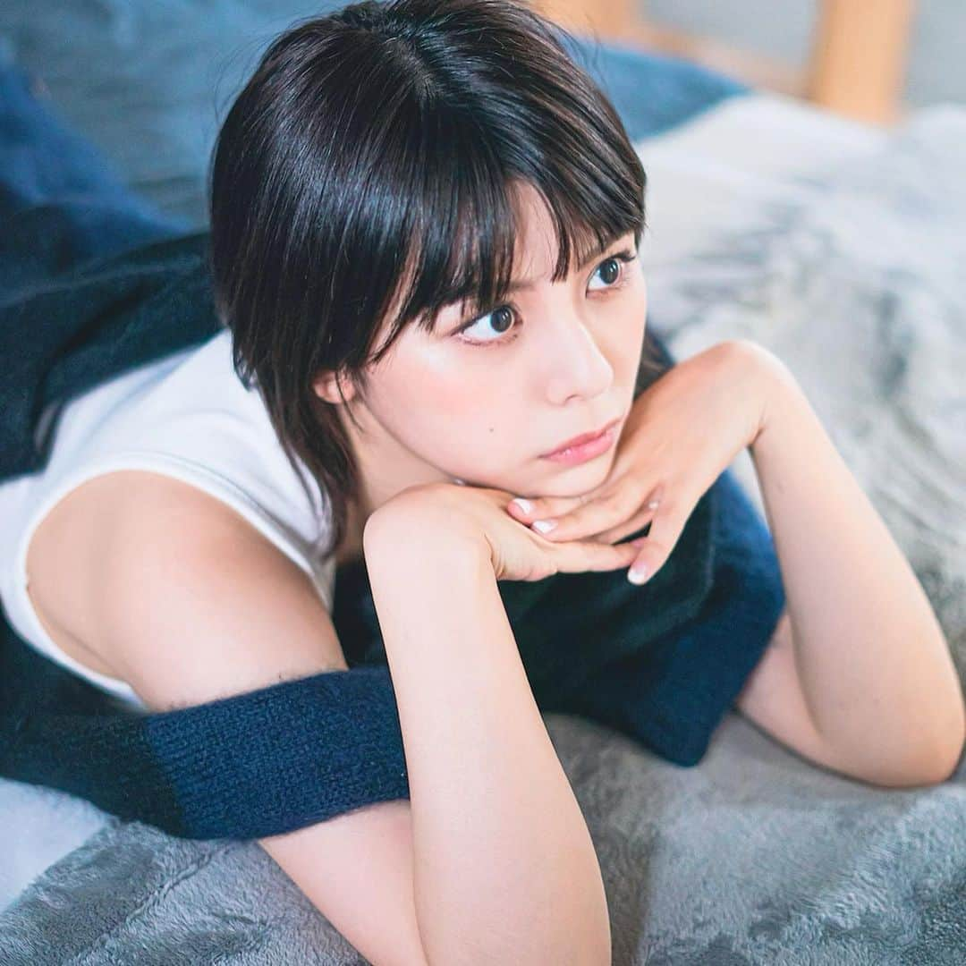 田中美麗さんのインスタグラム写真 - (田中美麗Instagram)「まったりシリーズこれで終わり♪  みんなはお部屋でどう過ごしてますか？？  How are you spending at home?  #photography #photo #photographer #photooftheday #japan #instagood #followme #styleinspo #fashionista #makeup #좋아요 #패션 #뷰티 #맞팔 #拍照 #拍攝 #white #ボブ #bob #作品撮り #fashion #❤️ #gravure #girl #japanesegirl #部屋着 #ショートヘア #boyish #田中美麗」5月28日 20時22分 - mirei_tanaka_