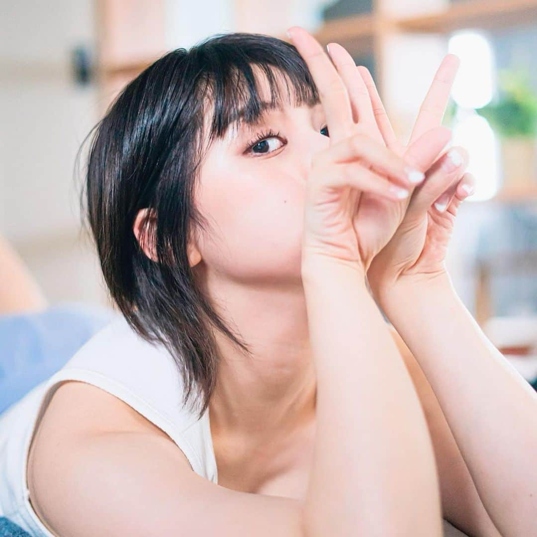 田中美麗さんのインスタグラム写真 - (田中美麗Instagram)「まったりシリーズこれで終わり♪  みんなはお部屋でどう過ごしてますか？？  How are you spending at home?  #photography #photo #photographer #photooftheday #japan #instagood #followme #styleinspo #fashionista #makeup #좋아요 #패션 #뷰티 #맞팔 #拍照 #拍攝 #white #ボブ #bob #作品撮り #fashion #❤️ #gravure #girl #japanesegirl #部屋着 #ショートヘア #boyish #田中美麗」5月28日 20時22分 - mirei_tanaka_