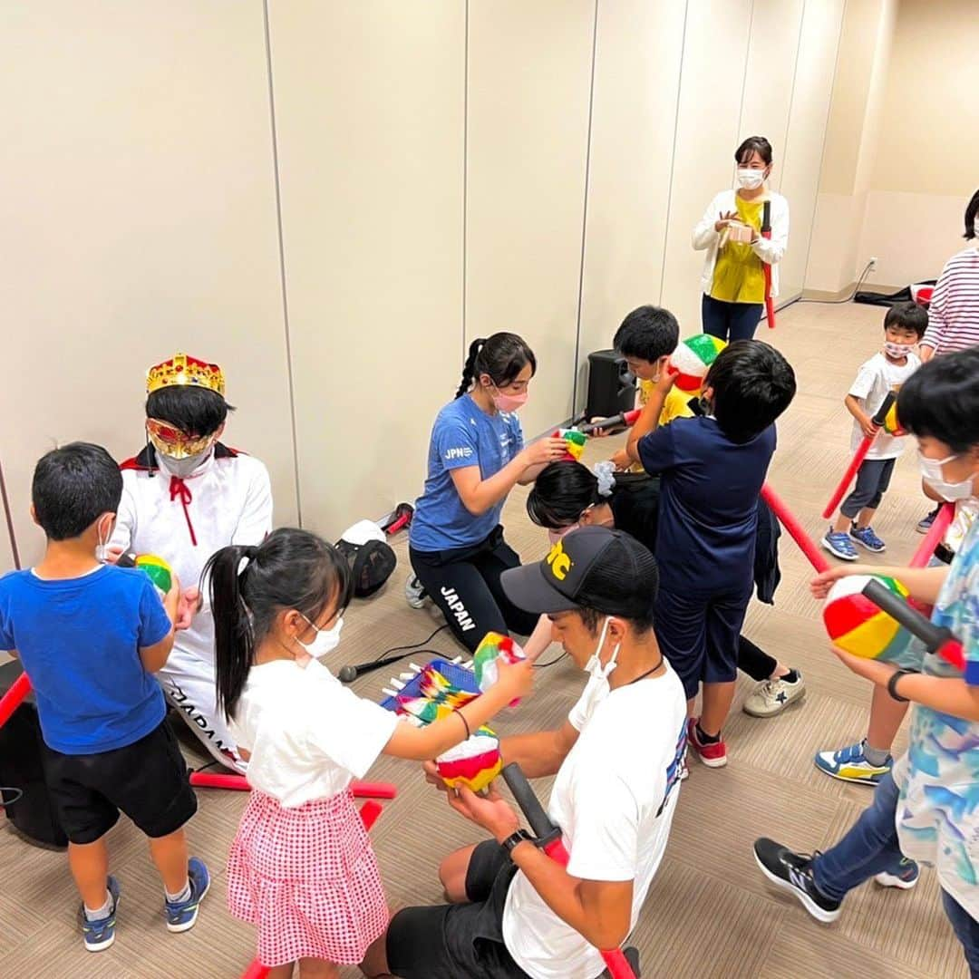 西岡詩穂さんのインスタグラム写真 - (西岡詩穂Instagram)「Fencing×Sassenコラボイベントin 久喜市🤺✨  たくさんの方にご参加頂き、笑顔いっぱいの楽しい体験会となりました💪😆 フェンシングが楽しい！って言ってもらえて嬉しい☺️ そして何より昔一緒に戦った戦友とお仕事ができて嬉しかった😌✨  明日はフェンシングパークで福岡に！！ これまた楽しみーーー😆😆  #fencing #sassen #フェンシング #サッセン #コラボイベント #エペ #フルーレ #サーブル #フェンシングは3種目 #久喜市 #久喜市の皆様ありがとうございました #埼玉」5月28日 20時34分 - shih05823