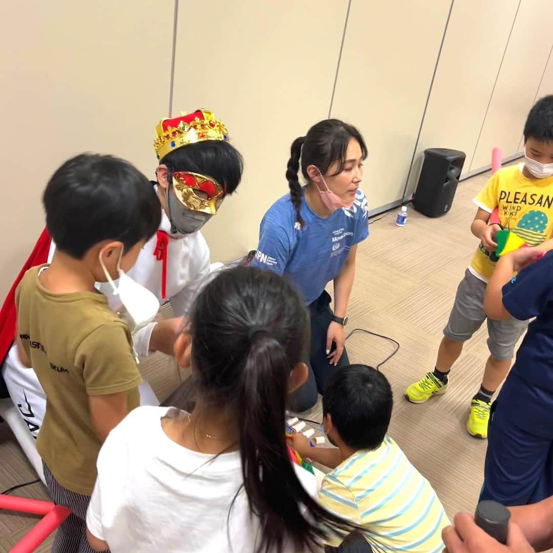 西岡詩穂さんのインスタグラム写真 - (西岡詩穂Instagram)「Fencing×Sassenコラボイベントin 久喜市🤺✨  たくさんの方にご参加頂き、笑顔いっぱいの楽しい体験会となりました💪😆 フェンシングが楽しい！って言ってもらえて嬉しい☺️ そして何より昔一緒に戦った戦友とお仕事ができて嬉しかった😌✨  明日はフェンシングパークで福岡に！！ これまた楽しみーーー😆😆  #fencing #sassen #フェンシング #サッセン #コラボイベント #エペ #フルーレ #サーブル #フェンシングは3種目 #久喜市 #久喜市の皆様ありがとうございました #埼玉」5月28日 20時34分 - shih05823