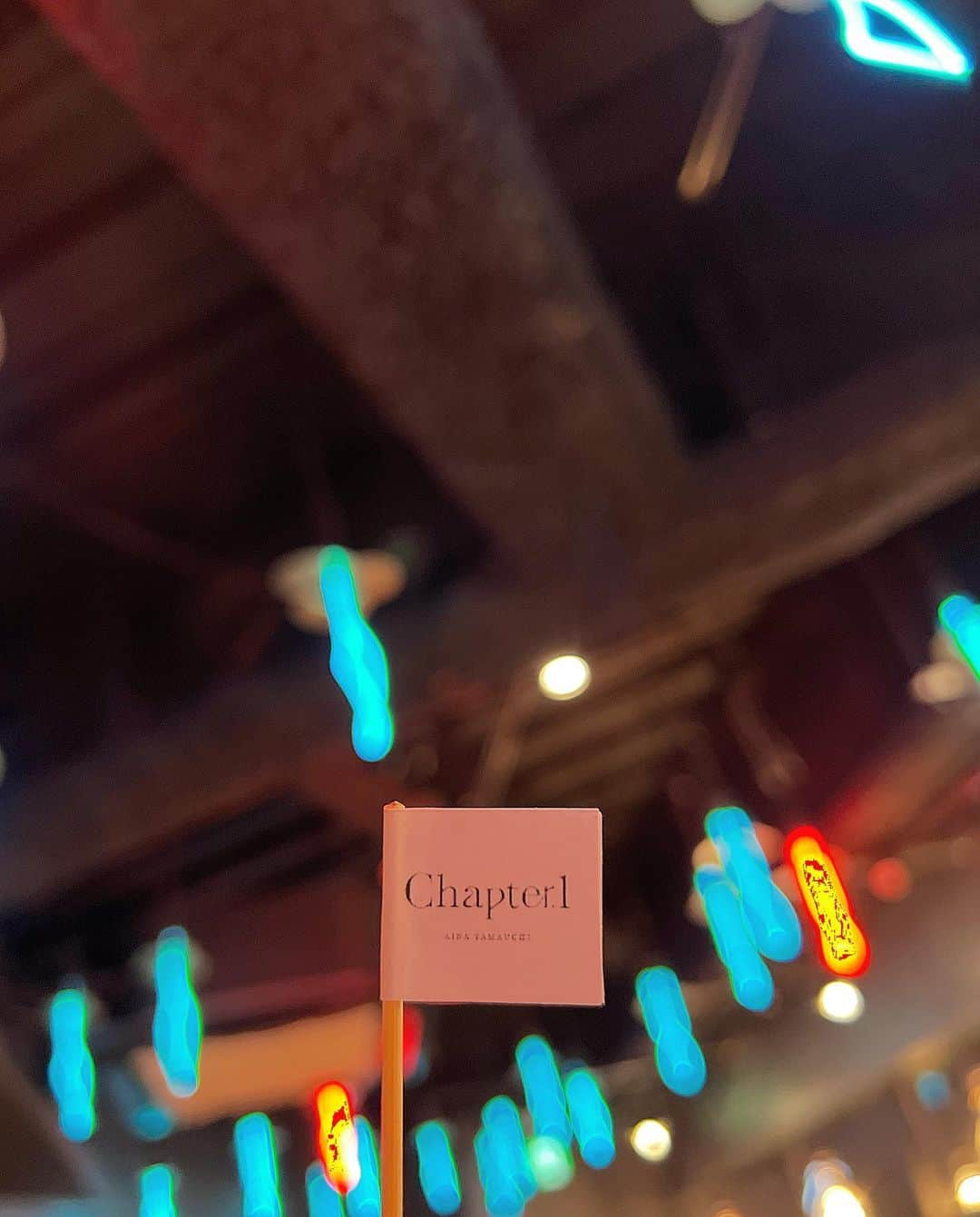 山内あいなさんのインスタグラム写真 - (山内あいなInstagram)「ついに明日は…  「Chapter 1」Special Bar Time@Tokyo  名古屋で開催した初の単独個展の打ち上げ@下北沢が明日開催されます‼︎(満員御礼👏🏻👏🏻👏🏻)  この日だけのスペシャルカクテルとフードメニューもちらり😉🍽  【Chapter.1 フルイドアートカクテル(全5種)】  🍹Iris 🍸Born 🍷Azure 🍹Nature 🍸Mellow  【Chapter.1プレート(おつまみ盛り合わせ)】  他にもおつまみがたくさんあるのでお楽しみに🤍  Chapter1のフルイドアートの絵をイメージして父が作ってくれたカクテル(元バーテンダー)も是非飲んでほしいし、写真もたくさん撮って欲しい‼︎  全てお酒好きな家族だからこそ考案されたメニューです🔥 (ソフトドリンクもあるのでご安心ください笑)  それでは明日楽しもうね🍺‼︎✨✨  #AinaChapter1」5月28日 22時25分 - ainayamauchi3131