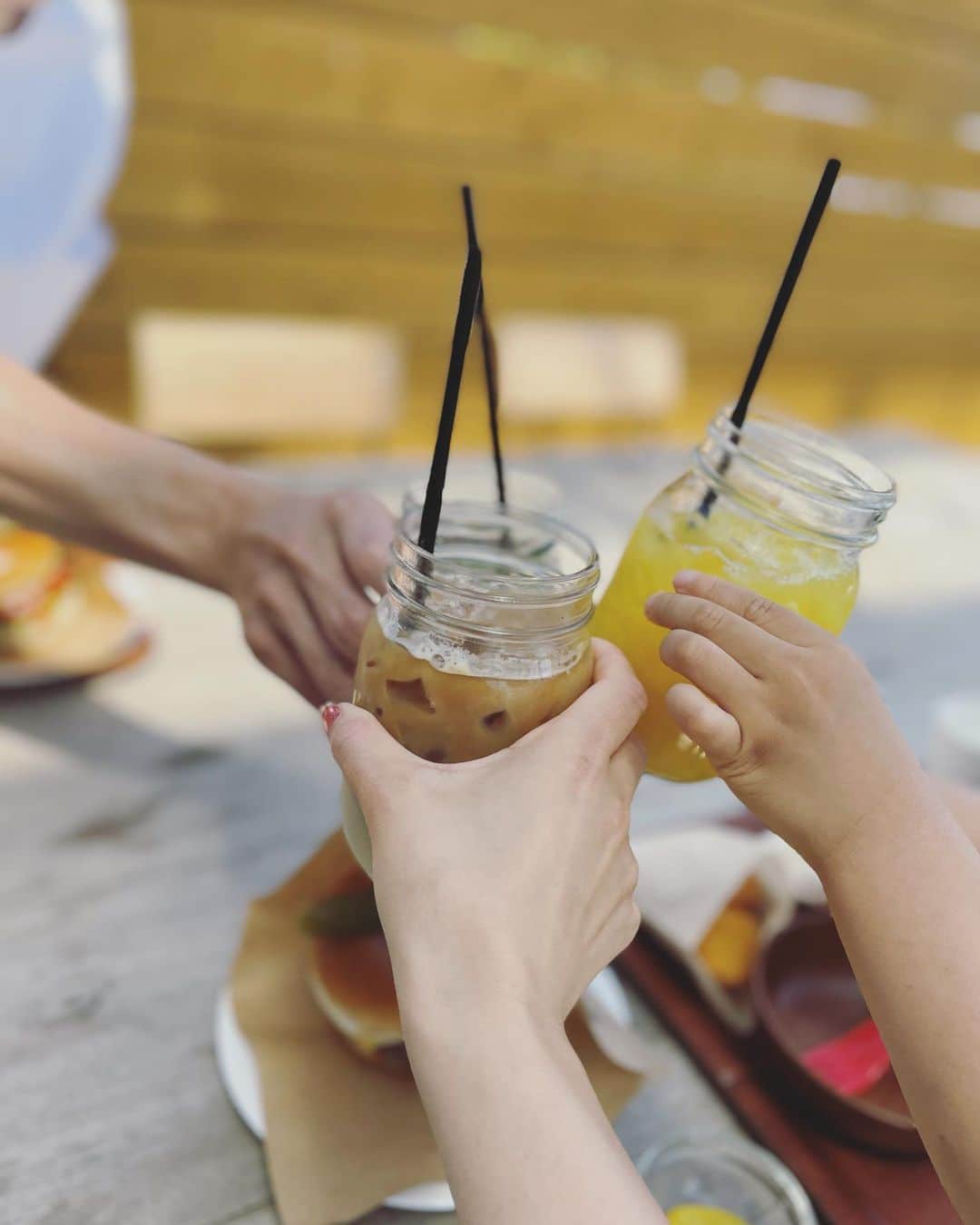 本田朋子さんのインスタグラム写真 - (本田朋子Instagram)「館林で用があったので、寄り道🍔🥤 群馬には素敵な公園がたくさんありますね。 水遊びできるスポットも開拓してみたいです！  #群馬 #太田  #館林 #3歳 #男の子ママ  #本田朋子のweekly献立」5月28日 22時50分 - tomoko_honda_official_phonics