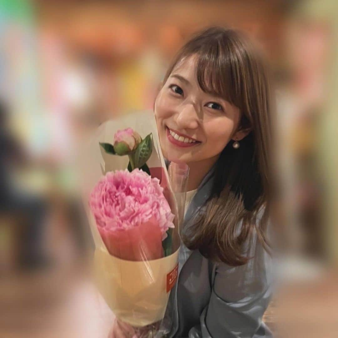 安藤萌々さんのインスタグラム写真 - (安藤萌々Instagram)「友達が、これ萌々が好きそうだなーとか似合いそうだなーとか、ふとした時に私を思ってくれるのって幸せですな…😆💗🌹  #ちはるちゃん #甘やかされすぎ #アーカイブ」5月29日 0時38分 - momo_ando_ex