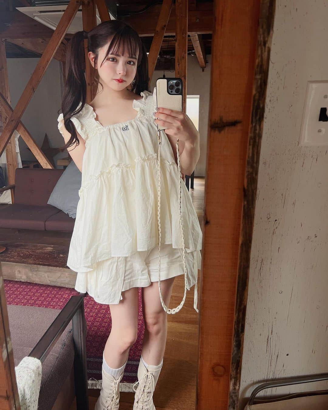 日向すずさんのインスタグラム写真 - (日向すずInstagram)「この服だいすきかて𖦹‎.𖦹‎⸝⸝⸝♡  実はこのキャミいろちでピンクも買った、大正解すぎる🫶  あと、なんとかステージ立つまでに、と思い大嫌いなダイエットして痩せたので褒めて欲しい（っ ‘ ᵕ ‘ ｃ）ﾀｲｷｯｯ💖  #ダイエット #ダイエット記録 #脚痩せ #夏コーデ #キャミソール #キャミコーデ」5月29日 2時45分 - osuzudashi_