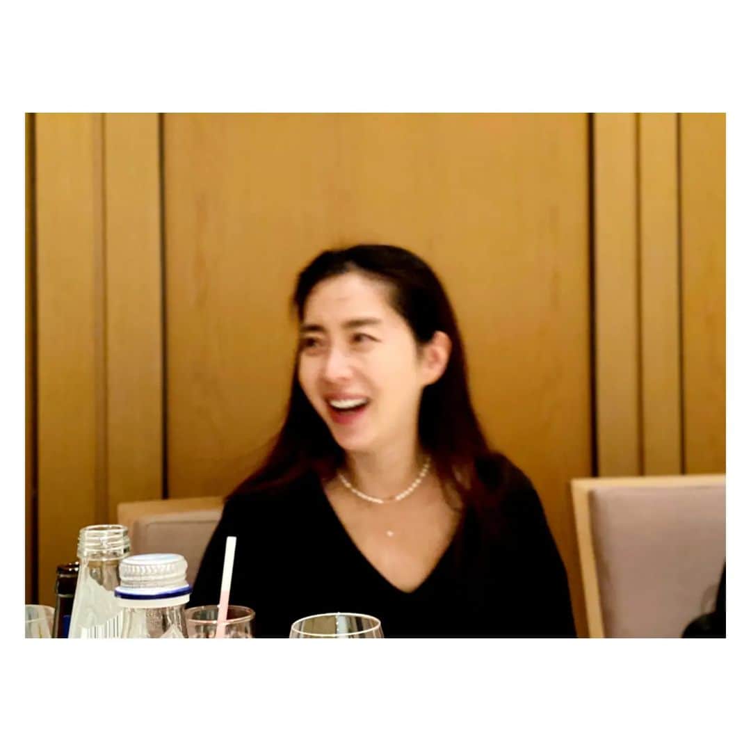 ソン・ユナさんのインスタグラム写真 - (ソン・ユナInstagram)「누가 이렇게 찍었어요?😝」5月29日 12時46分 - songyoona2015