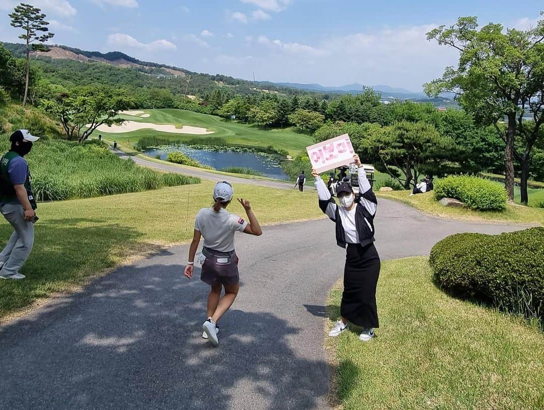 イ・ボミさんのインスタグラム写真 - (イ・ボミInstagram)「- 이번주도 사랑하는 가족들 팬분들 친구들이  함께 해줘서 너무 행복했습니다❤️ 결과는 이번주도 아쉬웠지만 문제점을  정확하게 알았으니 자신감 가지고  또 연습하겠습니당🙂 (무거운 백들고 도와준 양수야 너무 고맙다🥲)」5月29日 13時22分 - bomee.lee