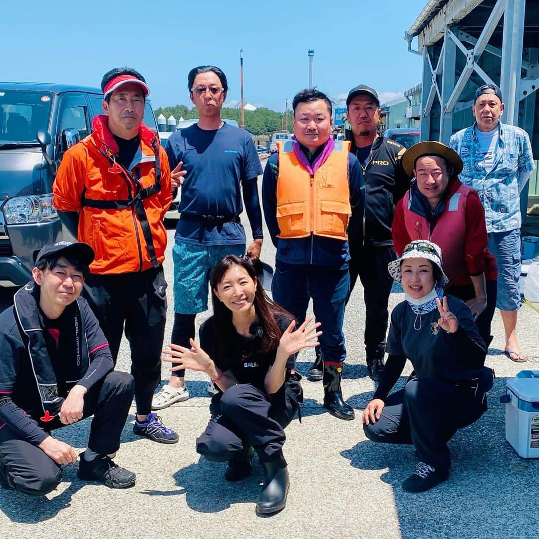 滝沢沙織さんのインスタグラム写真 - (滝沢沙織Instagram)「昨日は『滝沢沙織と楽しく釣りをしよう😁🎣』初イベント‼️アジ釣りをした1日😆🐟 来れなくなってしまった方や、ご応募して下さって当選できなかった方もいらっしゃいましたが、沢山のご応募を頂き、皆様に助けられ、天気も最高な日に恵まれて☀️素晴らしいイベントとなりました😆🎣 私のおとんも参加者の皆様にお世話になり、楽しくアジ釣りができました😁‼️ おとん、今日は全身筋肉痛のようです（笑） 皆様お一人、お一人と沢山お話しできる時間もあり、このイベントができて良かったなぁと💖 参加者の皆様、船宿『蒲谷丸』の皆様、協力して下さった釣具メーカーyamashitaの澤田さん、本当に本当に、ありがとうございました😆✨ またいつか、皆様と直接お会いできるイベントができるようにしたいと思っておりますので、いつかをお楽しみにしていて下さいっ‼️✨ いつも応援して下さる皆様に、心から感謝致します💓 #滝沢沙織 #滝沢沙織と楽しく釣りをしよう #釣りイベント #アジ釣り #鯵 #蒲谷丸 @kabayamaru  #yamashita #澤田さん #マネージャー #ご応募して下さった皆様 #いつも応援して下さる皆様 #本当にありがとう」5月29日 13時41分 - saori_takizawa.official