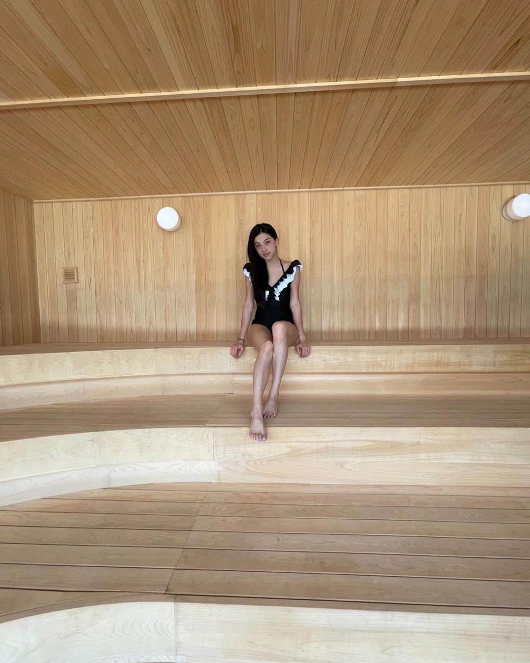 松野井雅（原紗央莉）さんのインスタグラム写真 - (松野井雅（原紗央莉）Instagram)「THE FARM ▶︎ @thefarm_katori  ＆ おふろcafé かりんの湯 ▶︎ @ofurocafe.karinnoyu  ※2022.4.28にグランドオープン  バルーン外気浴気持ち良すぎた〜🎈🍋♨🩱  オートロウリュと セルフロウリュで サウナ室内蒸っし蒸し👍  ・ ・ #ザファーム #かりんの湯 #千葉 #グランピング #アウトドア #キャンプ  #ドライブ #農園 #天然温泉 #朝ウナ #サウナ #サウナー #サウナ女子 #sauna #saunner #löyly #ロウリュ #ととのう #サ活 #サ道 #サ旅 #サ飯 #サウナイキタイ #サウナ好き #サウナ好きすぎ #サウナ好きと繋がりたい #サウナ好きな人と繋がりたい  #フィンランドサウナアンバサダー #finlandsaunaambassador #松野井雅サウナ部」5月29日 16時17分 - miyavimatsunoi