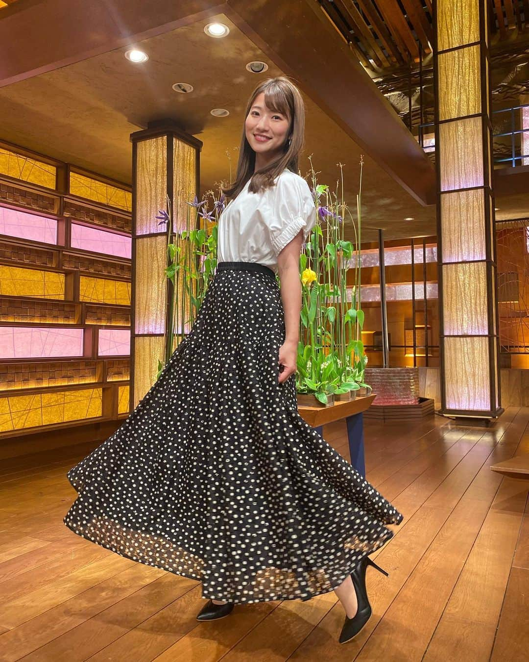 安藤萌々さんのインスタグラム写真 - (安藤萌々Instagram)「報ステ衣装です！🌻 夜9時からはサンデーステーション！ よろしくお願いします📣  1.2 上　ESTNATION 下　OBLI  3.4 上下　OBLI   プールに入りたくなる、晴れの日曜日🏊‍♂️ 最高ですね〜🏊‍♂️  #衣装 #アナウンサー  #ootd #外ハネ #骨格タイプ #骨格ウェーブ #ソフエレ #ソフトエレガント #フレッシュ #セルフメイク #フレアスカート  #ミディアムロング #ヘアアレンジ#スポーツ #プロ野球 #サッカー #Jリーグ #野球 #スポーツコーナー」5月29日 16時54分 - momo_ando_ex