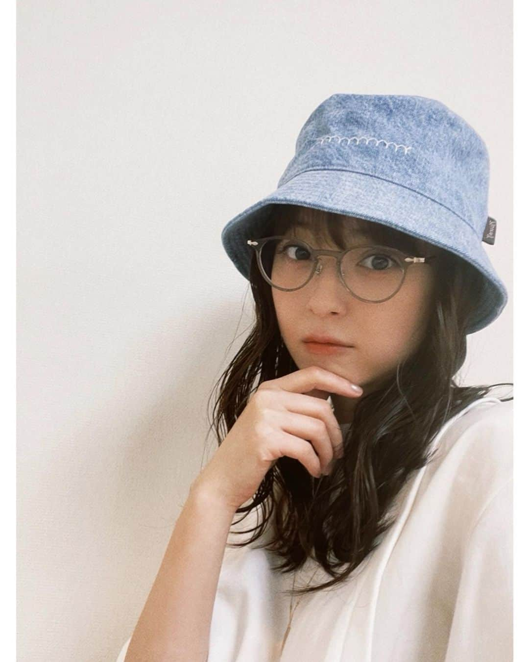 佐々木希さんのインスタグラム写真 - (佐々木希Instagram)「私服。 今日は#EYEVAN ×#iNtimiteのコラボ眼鏡をして現場へ🤓 コラボした眼鏡は、店舗ごとに順次販売スタートしています。 かすちゃんが作ったデニム帽子も合わせてカジュアルに。」5月29日 17時21分 - nozomisasaki_official