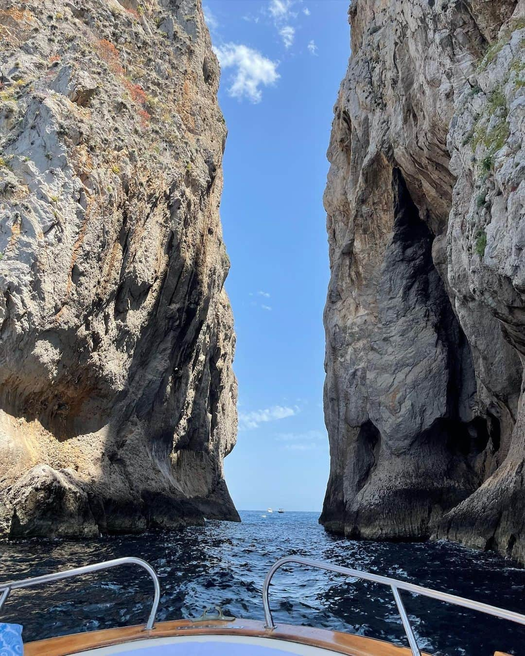 エルザ・ホスクさんのインスタグラム写真 - (エルザ・ホスクInstagram)「The perfect getaway to Capri with my  @etro fam💎🦋💙」5月29日 17時34分 - hoskelsa