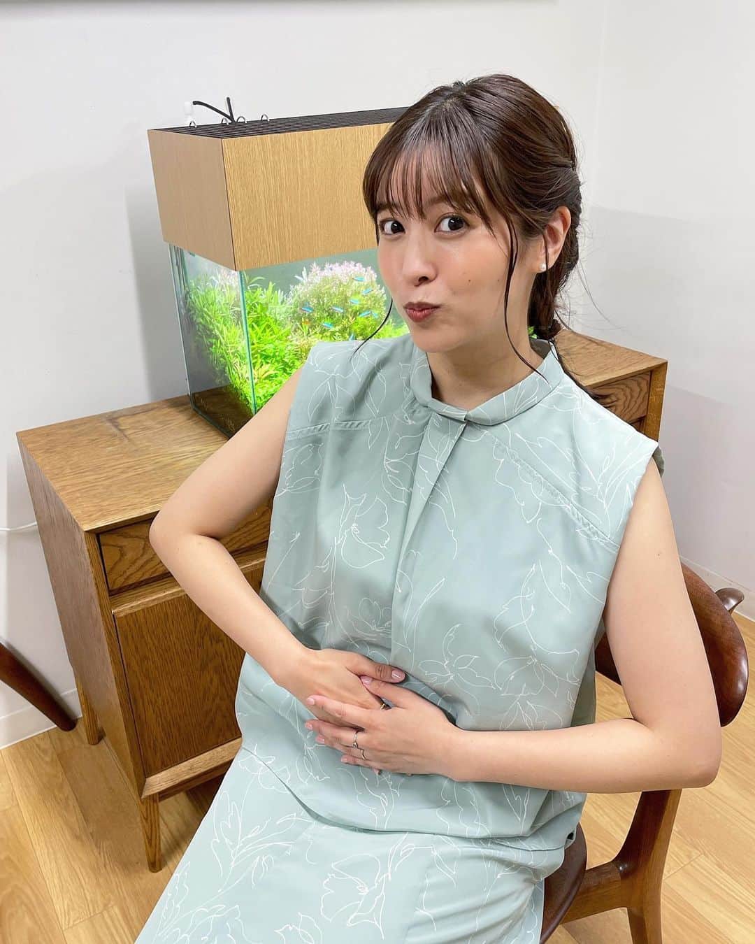 佐藤あやさんのインスタグラム写真 - (佐藤あやInstagram)「発売中のHanakoにMedical DOCの対談記事が掲載中です❣️  テーマが胃腸科だったのでお腹痛いポーズ（2枚目）😂  衣装は @cielair さんにお借りしました🙌🏻✨  @medicaldoc_genova ではHanakoやananの対談記事やYouTubeなど私が携わっている企画も盛りだくさんなのでぜひチェックしてみて下さい🥰  #hanako#medicaldoc#cielair#ハナコラボ#medicalcaretalk #メディカルドキュメント#mdoc#medicaldocument#医療情報#健康#胃腸科#内視鏡#内視鏡検査#胃カメラ#ピロリ菌#機能性ディスペプシア」5月29日 19時06分 - faafa8