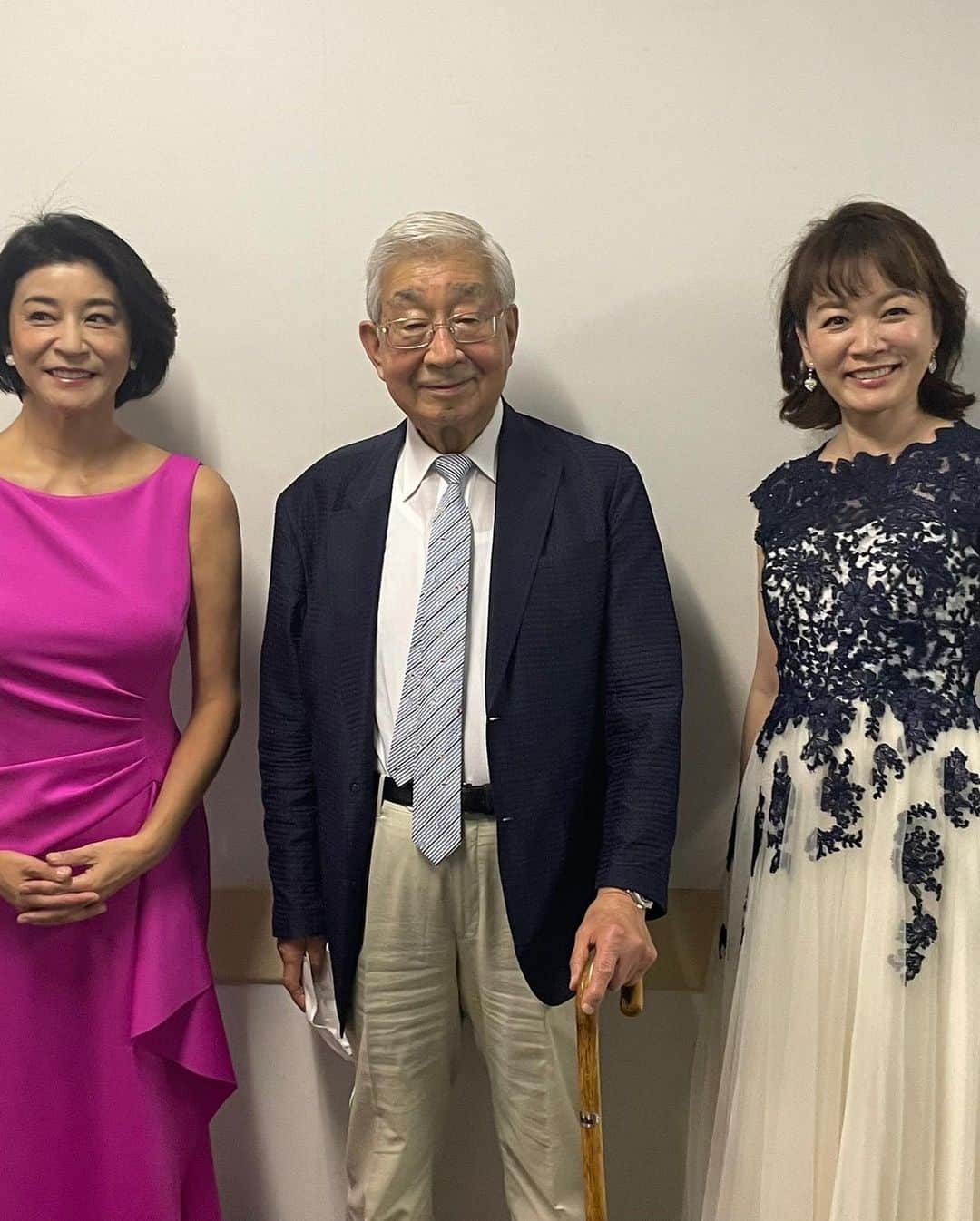 高嶋ちさ子さんのインスタグラム写真 - (高嶋ちさ子Instagram)「ちさ&みのmeetsゆかな仲間もいよいよ千秋楽が近づいた、昨日は相模女子大学グリーンホールでした  暇だから来ちゃったと、父駆けつけて、何度もこのコンサート聴いてるのに、満喫してくれました。  そのまま山口に飛んで🛫速攻焼肉。 防府市の焼肉弁天さんに行ってきました。 いや、久々に唸るほど美味しいお肉達でした。 泣けた〜」5月29日 19時20分 - chisakotakashima