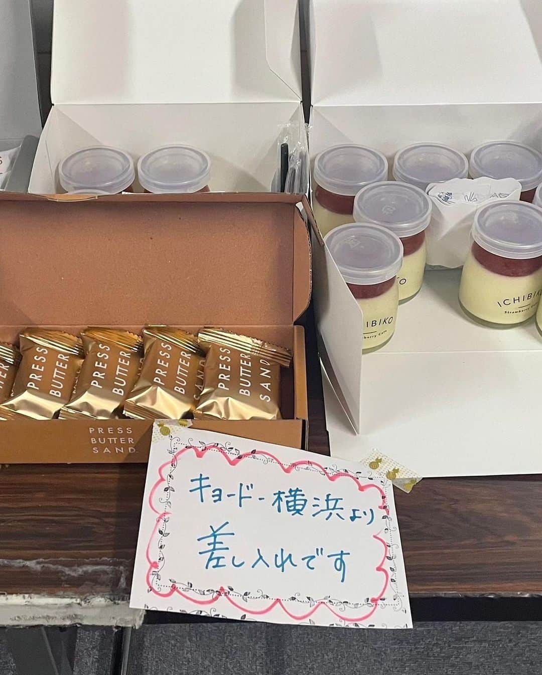高嶋ちさ子さんのインスタグラム写真 - (高嶋ちさ子Instagram)「ちさ&みのmeetsゆかな仲間もいよいよ千秋楽が近づいた、昨日は相模女子大学グリーンホールでした  暇だから来ちゃったと、父駆けつけて、何度もこのコンサート聴いてるのに、満喫してくれました。  そのまま山口に飛んで🛫速攻焼肉。 防府市の焼肉弁天さんに行ってきました。 いや、久々に唸るほど美味しいお肉達でした。 泣けた〜」5月29日 19時20分 - chisakotakashima