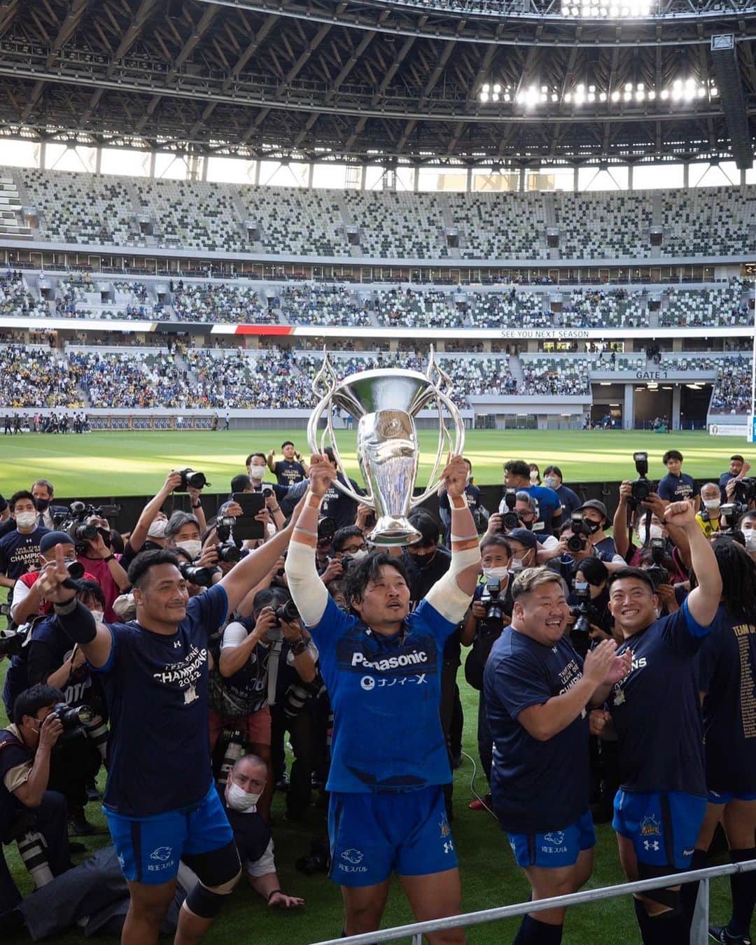 稲垣啓太さんのインスタグラム写真 - (稲垣啓太Instagram)「優勝！！ 沢山の声援が五臓六腑に染み渡る！！感謝💐  最高だな。」5月29日 19時21分 - gaki.keita