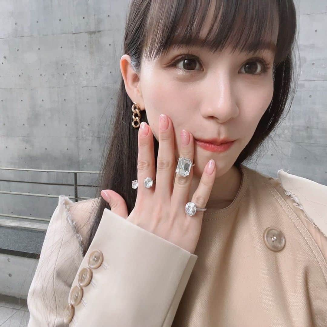 Perfumeさんのインスタグラム写真 - (PerfumeInstagram)「ドラ恋🫰🏻肩スケスケトレンチハレンチパンチ🧡🤎🤍 こういう構築的な服って萌えるよね〜🕺🏻🪩指という指にリングつけてるよっ🫶🏻メイクおとなっぽ〜い🤭 #足の指にもリングだよ #清原節 #prfm  ********  #ドラ恋 act.3 この後22:00から📺✨お見逃しなく！👀  "Falling in love like a romantic TV drama ~Kiss me like a princess~" act 3 airs tonight at 10:00 p.m. ! Make sure to check it out!」5月29日 20時02分 - prfm_official