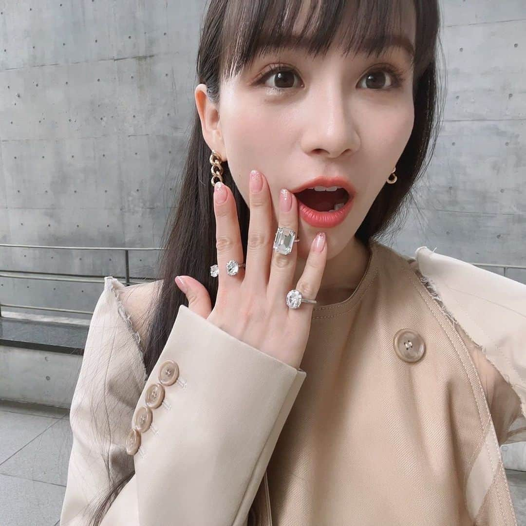 Perfumeさんのインスタグラム写真 - (PerfumeInstagram)「ドラ恋🫰🏻肩スケスケトレンチハレンチパンチ🧡🤎🤍 こういう構築的な服って萌えるよね〜🕺🏻🪩指という指にリングつけてるよっ🫶🏻メイクおとなっぽ〜い🤭 #足の指にもリングだよ #清原節 #prfm  ********  #ドラ恋 act.3 この後22:00から📺✨お見逃しなく！👀  "Falling in love like a romantic TV drama ~Kiss me like a princess~" act 3 airs tonight at 10:00 p.m. ! Make sure to check it out!」5月29日 20時02分 - prfm_official