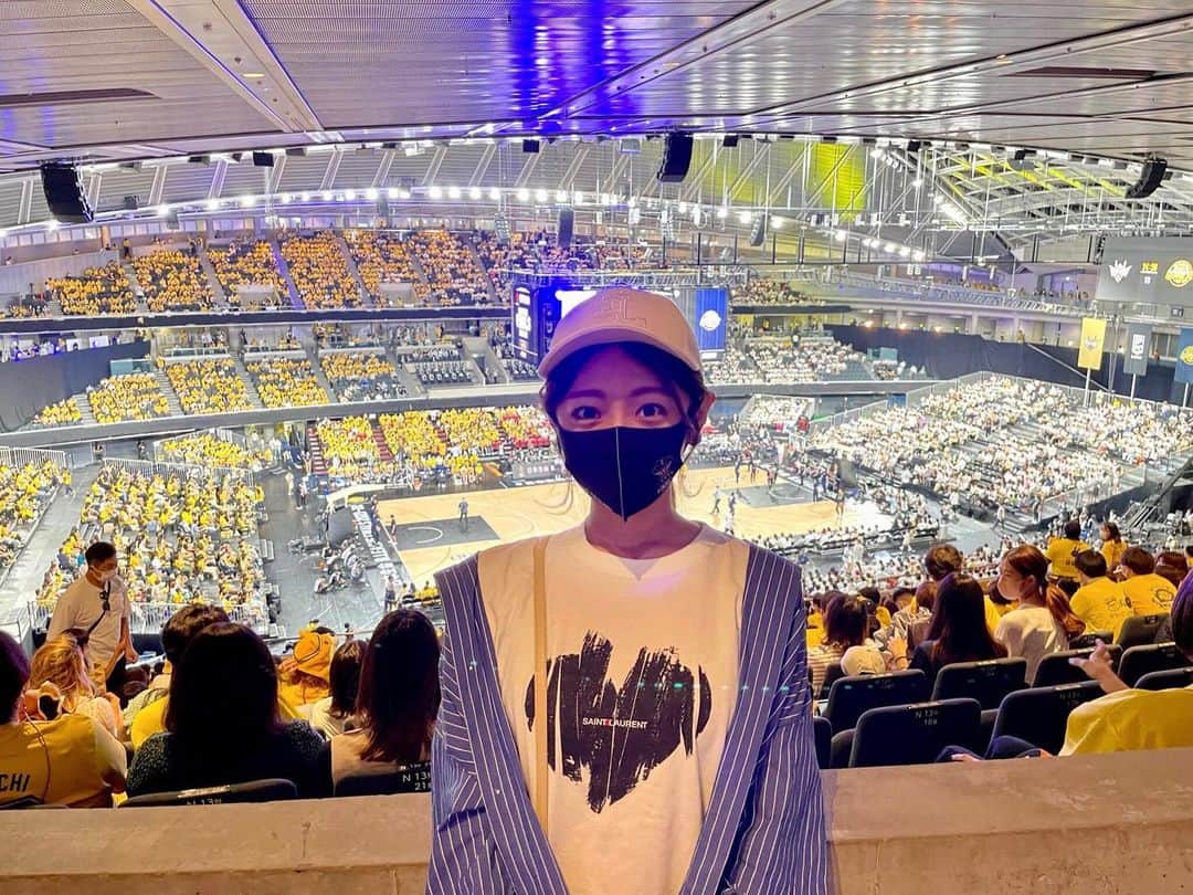 白戸ゆめのさんのインスタグラム写真 - (白戸ゆめのInstagram)「🤍💛 . GAME2 会場に行ってきました🔥 チケット販売から激戦を繰り広げていましたが、、、 選手の皆さんも、ブースターの応援も どちらも圧倒される本当にすごい試合だった✨ . 宇都宮ブレックス 優勝おめでとうございます🏆 まさにファイナル！という 一進一退の展開に 何度も何度も心震えました🥺 . この瞬間に、この場にいれたこと 今シーズンの忘れられない思い出になりました👏  とにかく、かっこよかった。 感動をありがとうございました🏀 . #バスケ #bリーグ #bリーグ観戦 #CS #ファイナル #東京体育館 #宇都宮ブレックス #琉球ゴールデンキングス」5月29日 20時16分 - yumeno.s_