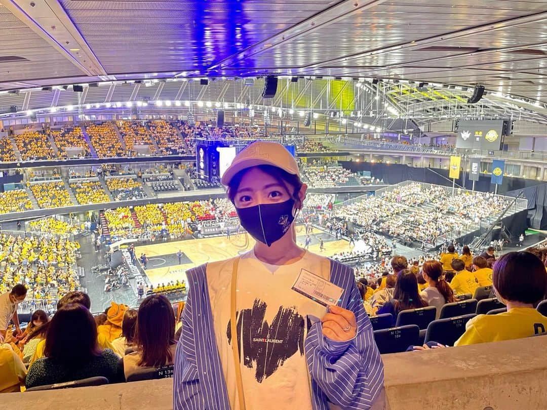 白戸ゆめのさんのインスタグラム写真 - (白戸ゆめのInstagram)「🤍💛 . GAME2 会場に行ってきました🔥 チケット販売から激戦を繰り広げていましたが、、、 選手の皆さんも、ブースターの応援も どちらも圧倒される本当にすごい試合だった✨ . 宇都宮ブレックス 優勝おめでとうございます🏆 まさにファイナル！という 一進一退の展開に 何度も何度も心震えました🥺 . この瞬間に、この場にいれたこと 今シーズンの忘れられない思い出になりました👏  とにかく、かっこよかった。 感動をありがとうございました🏀 . #バスケ #bリーグ #bリーグ観戦 #CS #ファイナル #東京体育館 #宇都宮ブレックス #琉球ゴールデンキングス」5月29日 20時16分 - yumeno.s_
