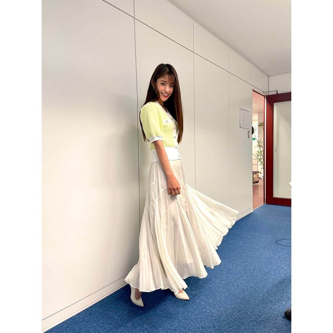 岡副麻希さんのインスタグラム写真 - (岡副麻希Instagram)「. 今夜の【#日本史スクープ砲】 （#BS松竹東急 21時〜22時） ⁡ 今夜は、ペリー来航です🎩🎩🎩 ラインナップはこちらです💁🏽‍♀️ 気になる見出しはありますか？🤭🎩 ⁡ ⁡ ⁡ ・黒船が琉球に来た目的とは？ ・謁見を阻止した驚きの対応マニュアルがあった ・琉球と日本の運命を背負った謎の公証人Xの行く末とは？ ・ペリーが欲し与えた巨大で意外なプレゼントがあった ⁡ 衣装 tops#celford skirt#snidel 👠#diana 💍#jouete  #日本史#ペリー来航」5月29日 21時02分 - maki_okazoe_official