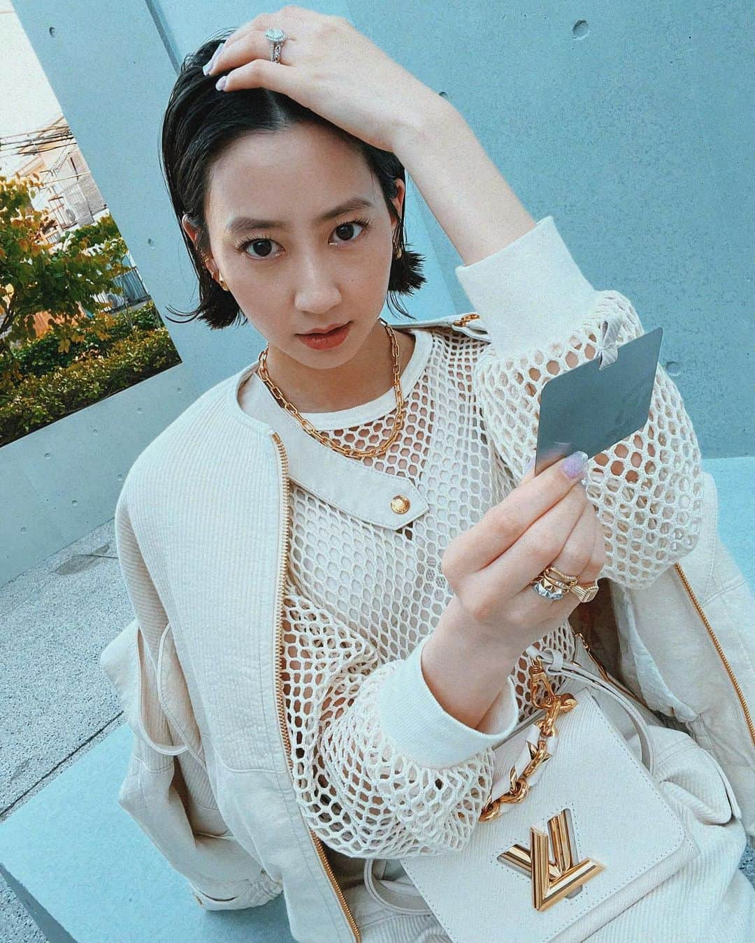 河北麻友子さんのインスタグラム写真 - (河北麻友子Instagram)「鏡付きの優秀なバックちゃん🤍」5月29日 21時07分 - mayukokawakitaofficial