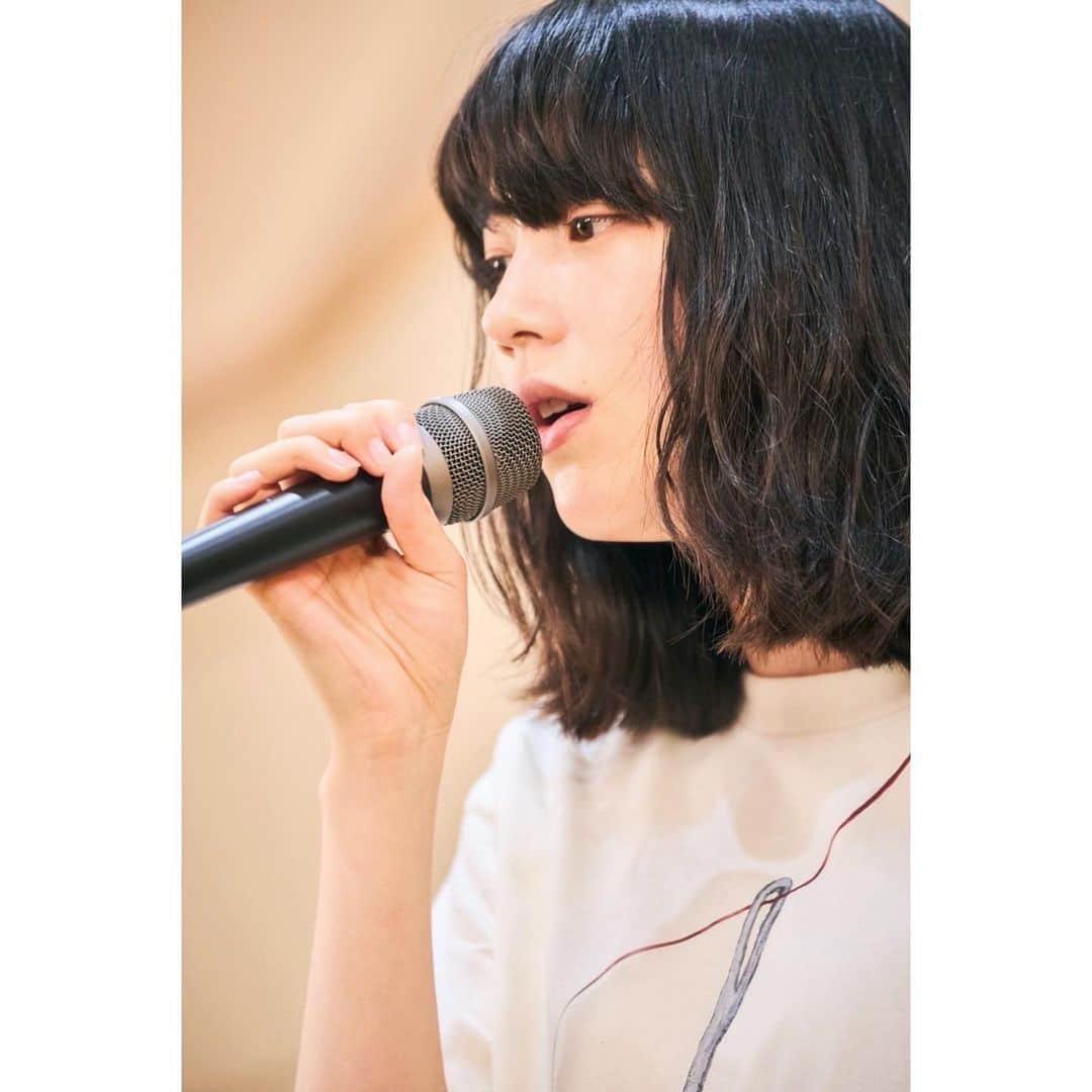 のん（能年玲奈）さんのインスタグラム写真 - (のん（能年玲奈）Instagram)「NON OUCHI DE MIRU LIVE 2周年記念&Parallel RibbonsのCD発売記念ライブ配信🎊 アーカイブチケットもあるのでまだの方はぜひ見てね！  Photo: @kentarominami_  Hair&make:Shie Kanno  #のんおうちで観るライブ #アーカイブ視聴は6月6日いっぱいまで #アーカイブチケットの販売は6月3日いっぱいまで #ParallelRibbons #ribbon_movie」5月29日 21時14分 - non_kamo_ne