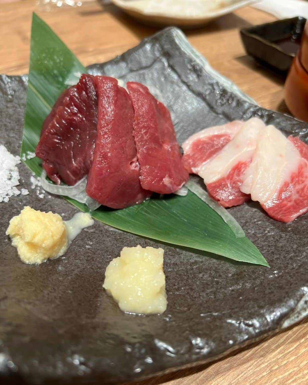 かなてゃんさんのインスタグラム写真 - (かなてゃんInstagram)「餃子大好き🥟  この前愛媛県松山市の大街道にある肉汁餃子のダンダダンに行ってきたよ🐶  餃子はもちろんジューシーで美味しいし、麻婆豆腐も個人的におすすめでした🫢  獺祭サワーもおいしかったなぁ🍻  全国に店舗あるからどの地域の人もおすすめです✨ . . . #愛媛グルメ #松山グルメ #愛媛 #松山ランチ #松山グルメ #餃子 #餃子女子 #グルメ女子 #グルメスタグラム #松山居酒屋 #大街道」5月29日 21時52分 - _yakiniku_