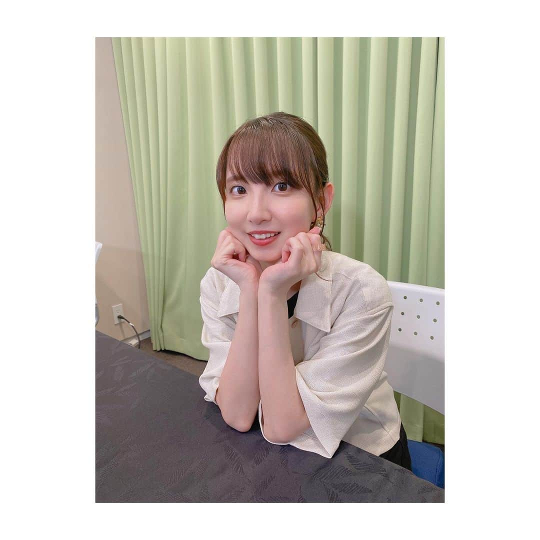 大久保瑠美さんのインスタグラム写真 - (大久保瑠美Instagram)「⁡ ⁡ ⁡ 大久保瑠美の○○な件5月分！ ありがとうございましたー✨ ⁡ 今日はよく喋ったなぁ〜！ 常識を疑う件って話だったけど、 途中から興奮する件になってたのは笑った🤣 ⁡ 衣装はちょっとカジュアル目でした。 黒ばかりだから、あえて白を探して着てきた！ でも中は黒…笑 ⁡ 次回は6月なので梅雨時ですね…☔️ 元気な姿でお会いしたい！がんばる！ ⁡ ⁡ ⁡ ⁡ #大久保瑠美 の○○な件 #瑠美まる #今日はポニーテールでした #興奮した ⁡ ⁡」5月29日 22時37分 - rumirumi_81