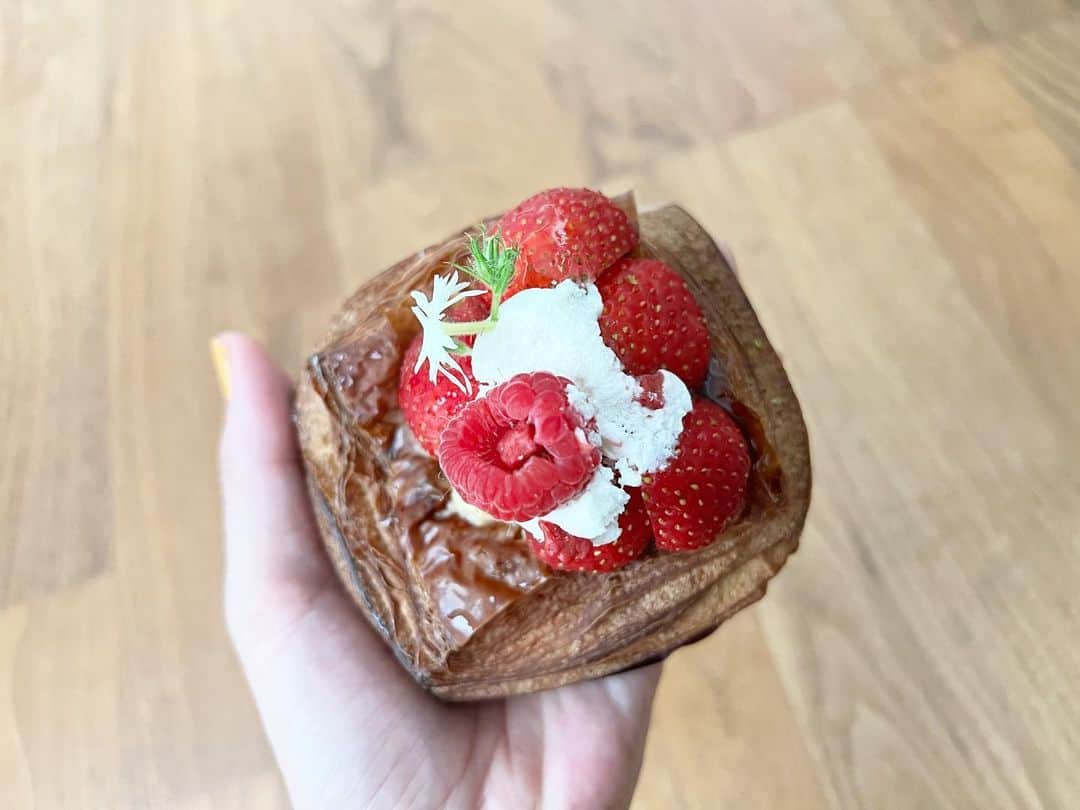 木南晴夏さんのインスタグラム写真 - (木南晴夏Instagram)「@patisserie.asakoiwayanagi  いちごデニッシュ🍓  朝からとんでもない量のパン食べてるなー って思った日。」5月29日 22時48分 - kinamitopan