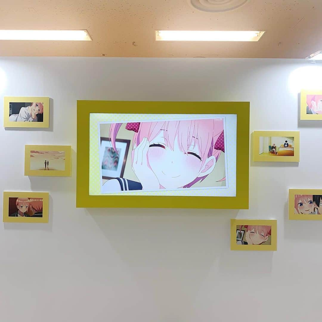 大盛真歩さんのインスタグラム写真 - (大盛真歩Instagram)「#五等分の花嫁展   撮可多くて写真に収めるの大好きなのでとても嬉しかったです(^_^)♡♡おすそ分け📷！  どの推しも可愛くて見ると切なくなる表情とか過去のストーリー思い出したりしてひっそり泣いた🥹  まだ映画観れてなくてほんとにうずうずしてるので早く行きたい🤦🏻‍♀️💭   #五等分の花嫁  #中野一花  #中野五月  #推し  #好き  #可愛い  #推しが尊い  #推ししか勝たん  #ヲタ活  #instagood  #anime  #gotoubunnohanayome  #love  #cute  #girls  #followｍe  #likeforlikes  #instadaily」5月29日 23時53分 - maho_usagi