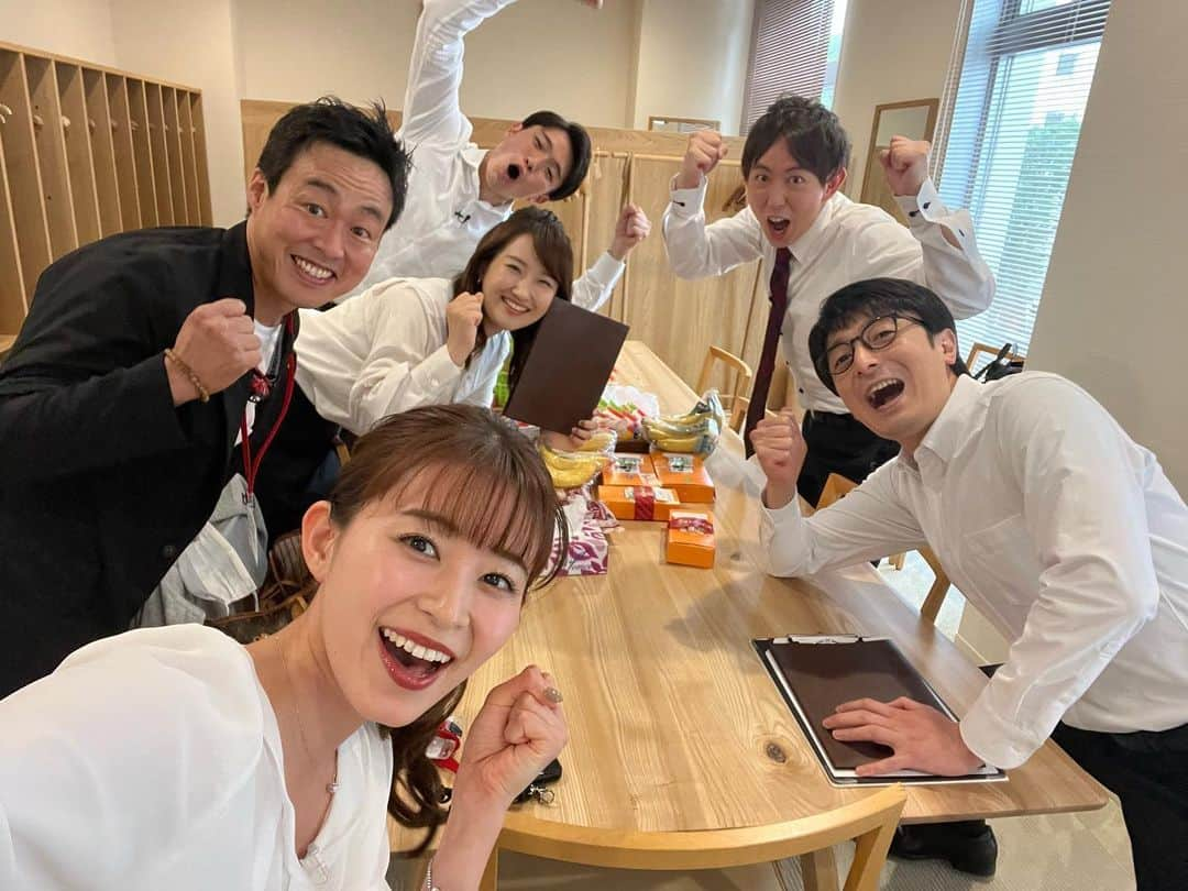 大家彩香さんのインスタグラム写真 - (大家彩香Instagram)「一昨日土曜日に 家族草子の舞台を無事 終えることが出来ました🥺❤️ 雨が降り足元の悪い中、会場に来て下さったみなさん、これまでのお稽古から応援して下さったみなさん、本当にありがとうございました💕  笑い声、すすり泣く音 拍手、、、とても嬉しかったです❤️  一人でも多くの方の心に届いた作品になっていたら、幸いです🌸  この舞台の模様は、6/3金曜日に どさんこ動画＋で配信しますので、 ぜひご覧下さい💓 感想など教えて頂けたら、嬉しいです♥️  写真撮影の時に、マスクを外しています。  #札幌テレビ#どさんこワイド朝#大家彩香#stv#春 #家族草子#お稽古#いちばん新しい思い出#藤井孝太郎#西尾優希#佐藤宏樹#岡田和樹どさんこ動画プラス」5月30日 7時28分 - ayaka_oie_official