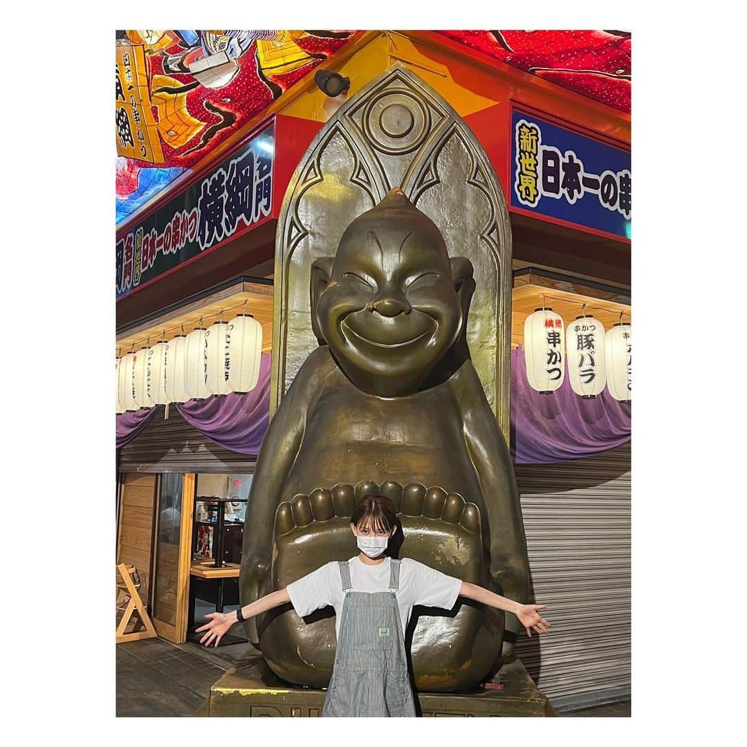 桃果さんのインスタグラム写真 - (桃果Instagram)「撮休で大阪満喫🐙  関西出身のメイクさんに教えてもらったコーヒーを どうしても飲みたくて！行ってきた♡  とっても大きなビリケンさんにも 出会ったから4ショット。 （顔がだんだん似てる…？）  撮影で来てるのに完全に旅行気分！笑 パワーチャージできたっ♪」5月30日 10時33分 - momoka_825_