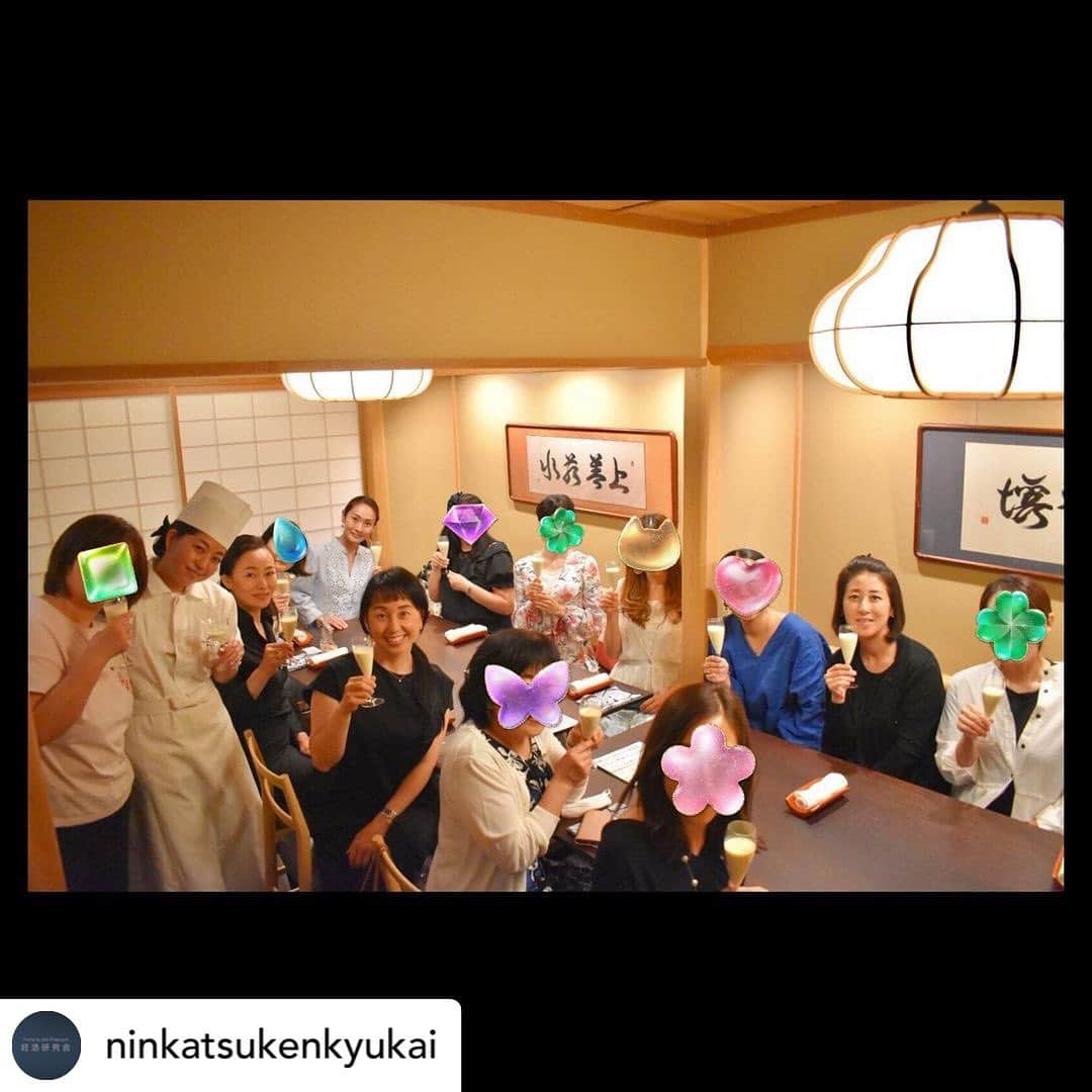 東尾理子さんのインスタグラム写真 - (東尾理子Instagram)「Posted @withregram • @ninkatsukenkyukai ꙳✧˖°⌖꙳✧˖°⌖꙳✧˖°⌖꙳✧˖°⌖꙳✧˖°⌖꙳✧˖°⌖꙳✧˖°⌖꙳✧˖ こんにちは、 ninken(妊活研究会)です🕊 ⁡ 5/28(土)は初のディナータイムTGPお茶会 @tsurutokame7045  at銀座つるとかめ🦢🐢でした🍽🥂 ⁡ とっても美しくて、旬の食材を使った 絶品のお料理をいただきながら、 おもいっきり妊活トークをして 心身共に最高のリフレッシュ&デトックス✨ ⁡ 妊活初心者さんから妊活真っ最中、 妊活卒業生まで幅広いメンバーにご参加 頂きました♥️ ⁡ ⁡ 「保険適用での治療でもプラスアルファで出来ることってこんなにあるんだ‼︎🙄」 ⁡ 「こんな検査があるって知ってた⁈受けてみたら？💡」 ⁡ 「あそこの鍼灸院はこんな施術もしてくれるからオススメだよ！👍🏻」 ⁡ 「うちのクリニックはこういう患者さんに強いみたい！☝🏻」 ⁡ などなど… 目から鱗情報があちこちを飛び交っていました👀 ⁡ 何よりも、同じように頑張っているからこそ 「それ分かるー‼︎」 「そうだよねー😆」 と共感し合えた事が一番のパワーチャージに なりました🥰 ⁡ たまにはこうして、 いつもがんばっている自分にご褒美を😉 ⁡ ⁡ 妊活研究会にご興味がある方はぜひインスタプロフィール内URLもチェックしてみてください♥️ ❁.｡.:*:.｡.✽.｡.:*:.｡.❁.｡.:*:.｡.✽.｡.:*:.｡.❁.｡. ⁡ 妊活研究会ではいろんな専門家(看護師、助産師、培養士、心理カウンセラー、薬剤師、鍼灸師、漢方医、栄養カウンセラー等)による講座やお話会(オンライン)などをほぼ毎日発信しています💫 ⁡ ❁.｡.:*:.｡.✽.｡.:*:.｡.❁.｡.:*:.｡.✽. プロフィール欄から オンラインサロン説明&ご入会ページに飛んで頂けるようになっています💫 ⁡ https://lounge.dmm.com/detail/3862/index/ ⁡ ぜびチェックしてみてください🥰 ꙳✧˖°⌖꙳✧˖°⌖꙳✧˖°⌖꙳✧˖°⌖꙳✧˖°⌖꙳✧˖°⌖꙳✧˖°⌖꙳✧˖ ⁡ #妊活 #妊活スタート #妊活初心者 #妊活アカウント #妊活中 #ベビ待ち #タイミング法 #人工授精 #体外受精 #顕微授精 #不妊治療 #不妊症 #子宮内膜症 #多嚢胞性卵巣症候群 #チョコレート嚢胞 #排卵誘発剤 #卵子凍結 #男性不妊 #婦人科 #鍼灸 #漢方 #温活 #睡眠 #心理カウンセラー #赤ちゃん #赤ちゃんが欲しい #子宝 #妊活中の人と繋がりたい #東尾理子 #妊活研究会 @rikohigashio  @hitomi_morimori  @erikams_kitchen  ⁡」5月30日 12時55分 - rikohigashio