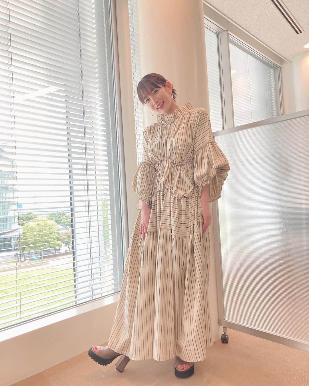 吉岡里帆（マネージャー）さんのインスタグラム写真 - (吉岡里帆（マネージャー）Instagram)「こんちは！ 5/23OAの「あしたの内村！！」の時の吉岡さん、遅くなってしまいましたが素敵なのでどうぞ🫶🏻🫶🏻🫶🏻  そして〜！ 本日このあと16:15頃、TOKYO FM「THE TRAD」に吉岡さんが生出演いたします☺️ お時間ある方は要チェックお願いします！！❤️‍🔥  ◇  #ハケンアニメ @hakenanime2022   #いつかの吉岡さん  dress @harumi_showroom / @_houga_ shoes @dianashoespress pierce @do_la.offical」5月30日 15時50分 - rihoyoshioka_mg