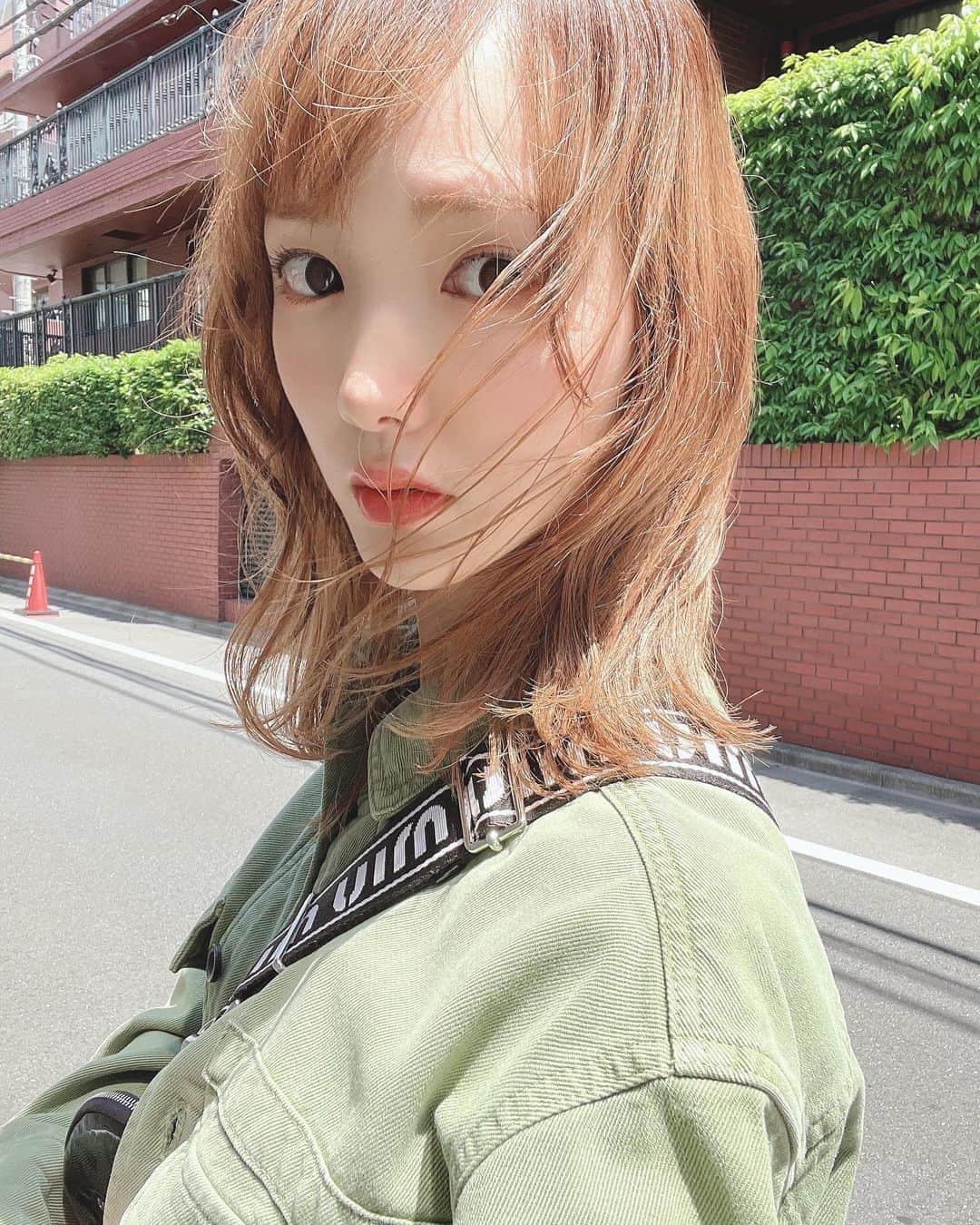 下田美咲さんのインスタグラム写真 - (下田美咲Instagram)「自分的にすごく自分っぽい髪色と髪型に戻ってきた！このくらいの明るさが好き！髪は伸ばし中。  #ミディアムレイヤー」5月30日 16時36分 - shimodamisaki815