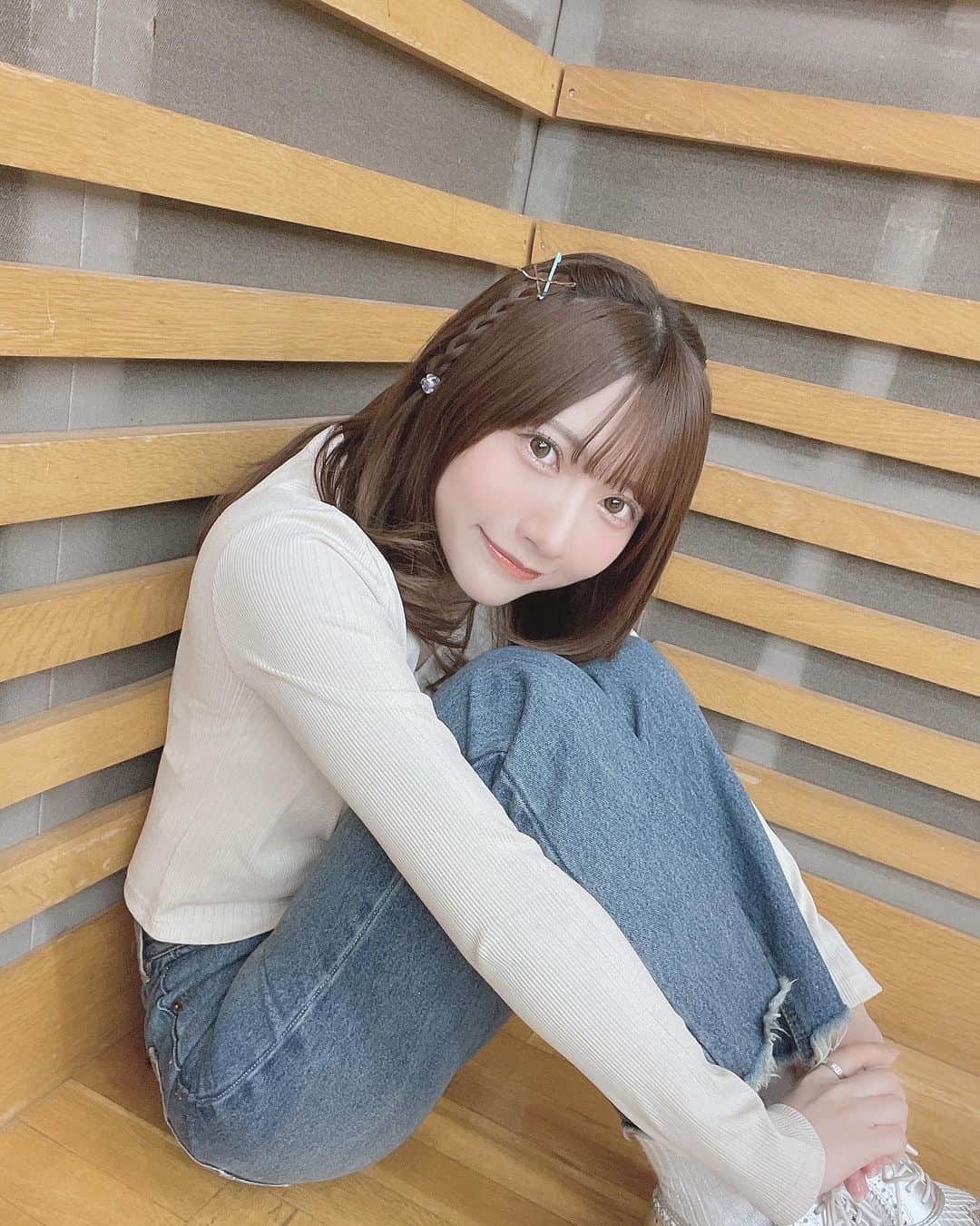 山田麻莉奈さんのインスタグラム写真 - (山田麻莉奈Instagram)「. この前可愛い髪型にしてもらったときの。✌🏻️´-  この長さだと自分で上手くヘアアレンジ出来ないので メイクさんにしてもらうときは プライベートじゃ絶対やらんやつやってもらうようにしてる( ˙꒳​˙ )  髪の毛よ..はやくのびてくれ...」5月30日 17時48分 - marina.yamada_324